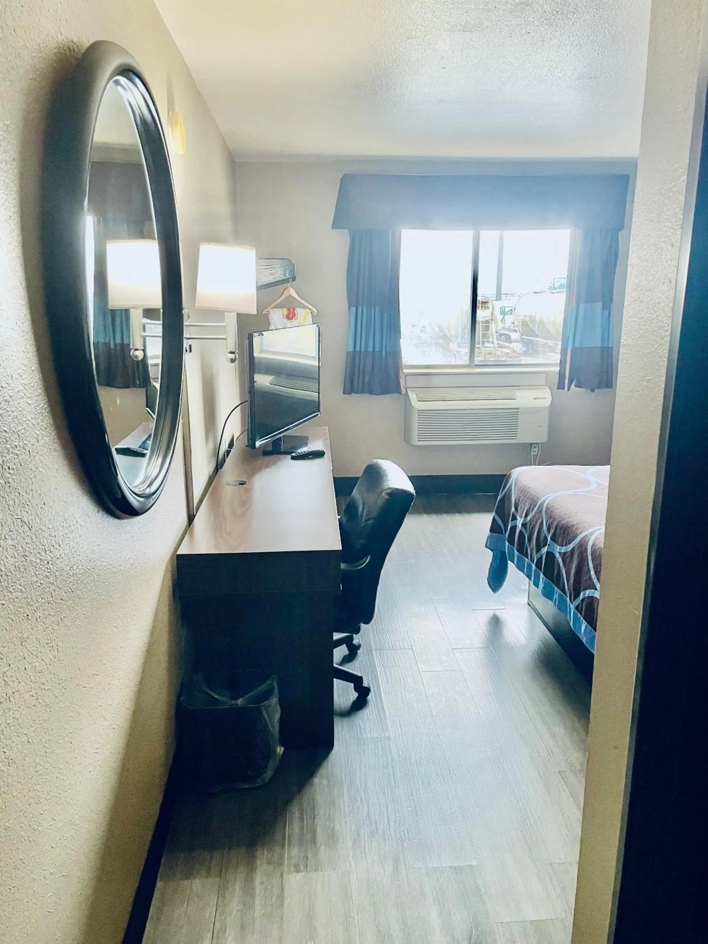 Bedroom, Bed in Super 8 by Wyndham Corbin KY