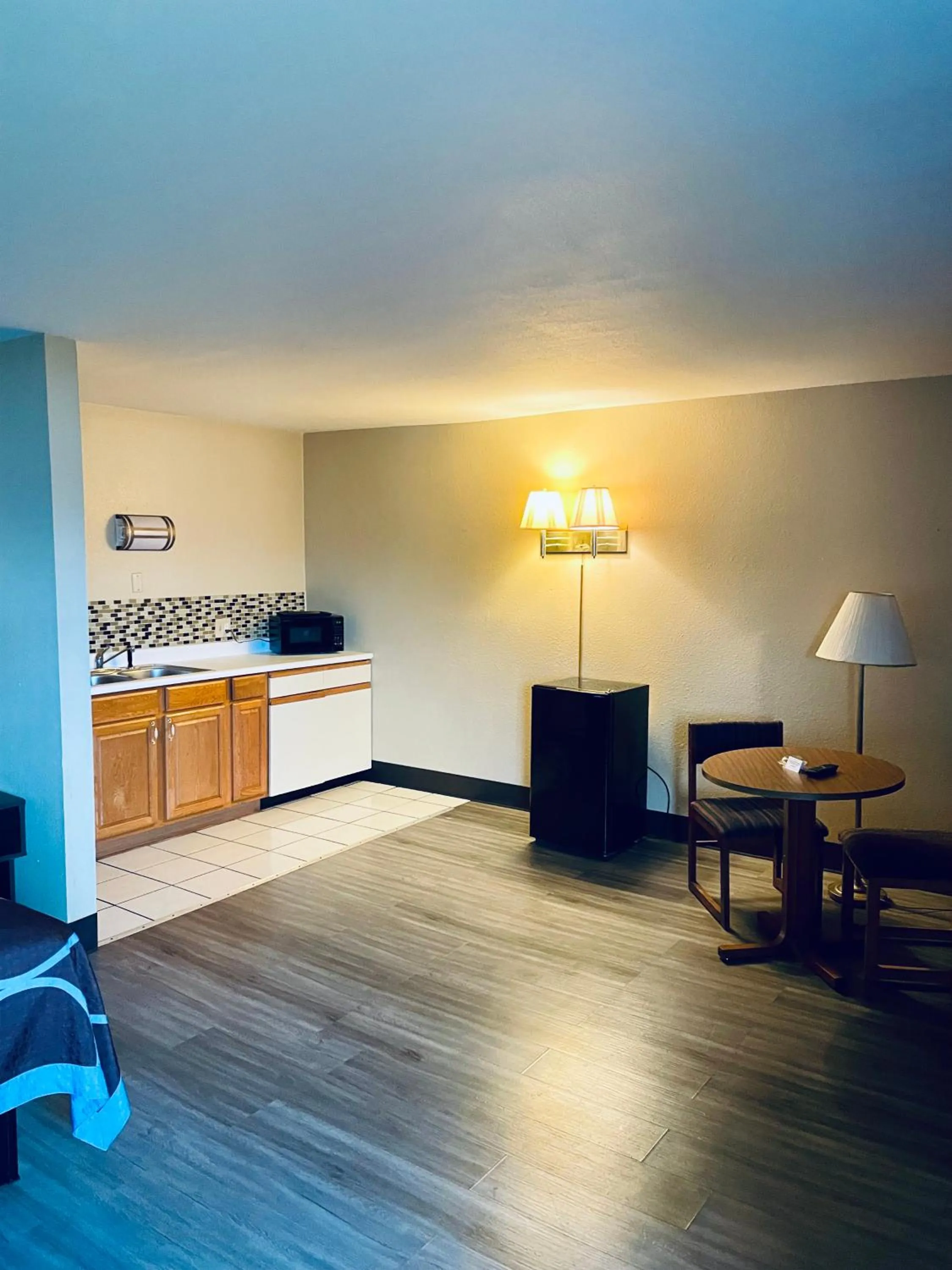 Kitchen or kitchenette in Super 8 by Wyndham Corbin KY