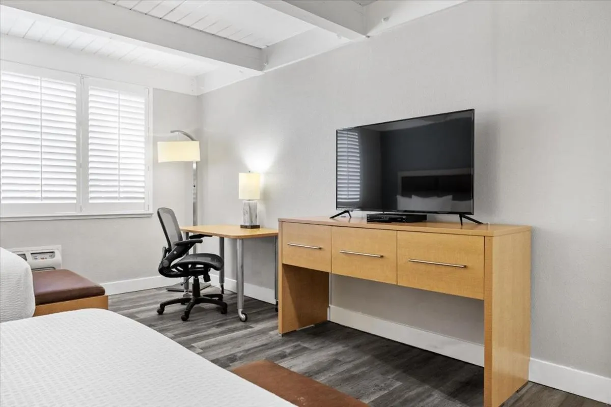 Bed in Prodigy Hotel, a Days Inn by Wyndham