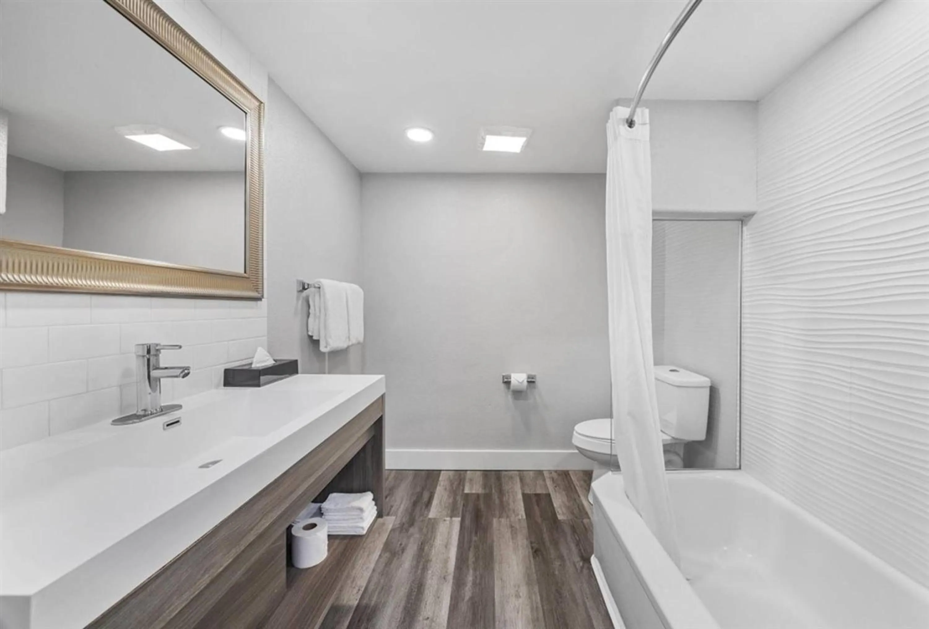 Bathroom in Prodigy Hotel, a Days Inn by Wyndham