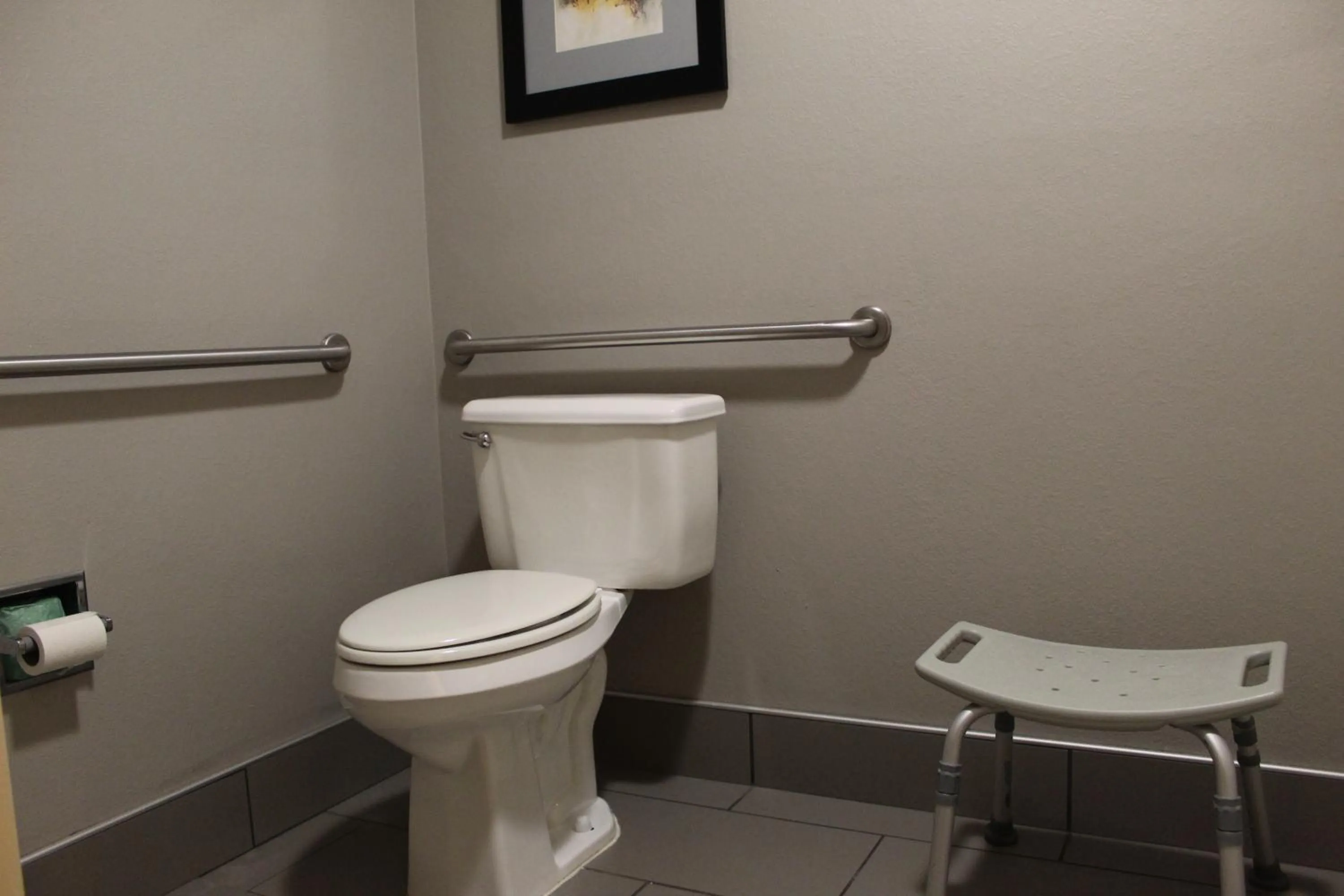 Bathroom in Greenstay Inn & Suites Court View