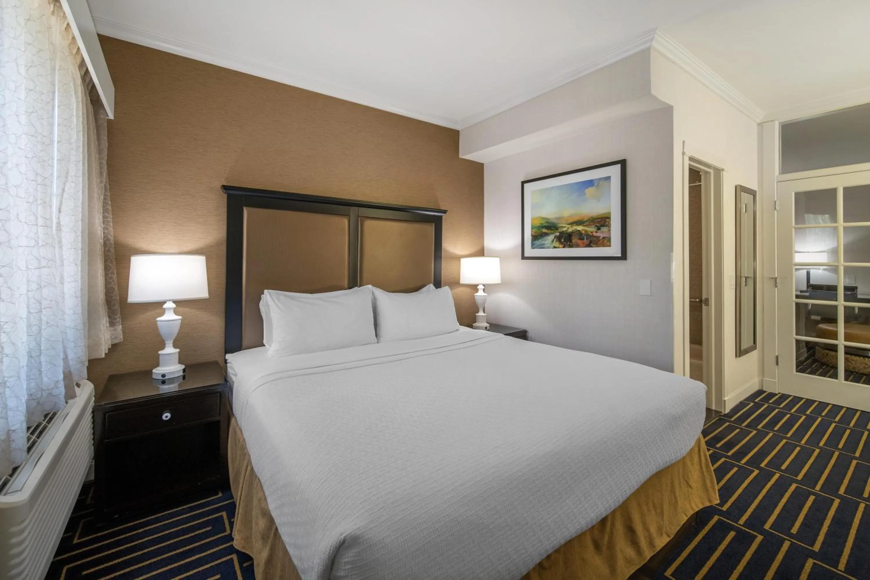 Guests, Bed in Best Western Plus Palm Court Hotel