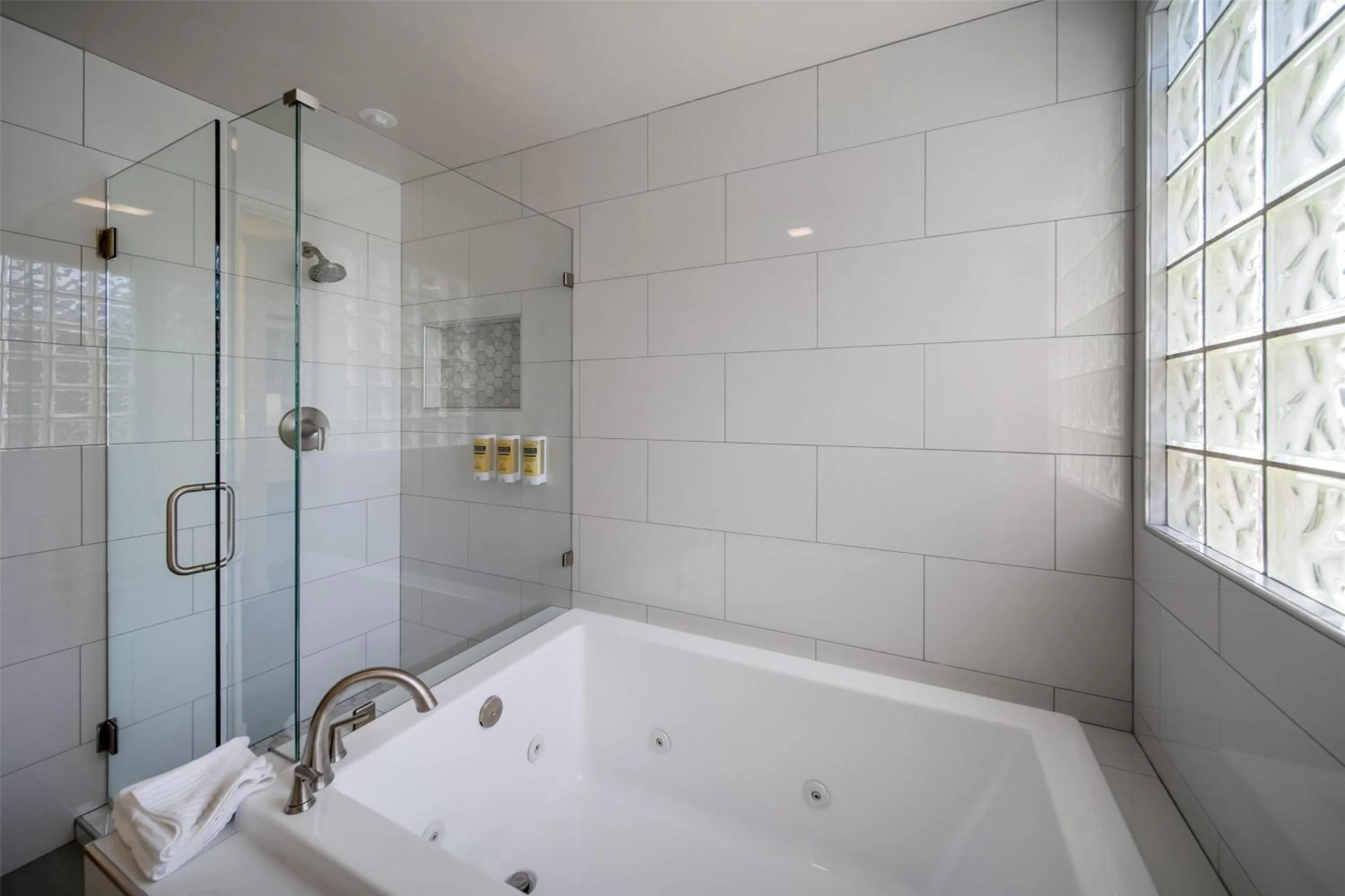 Bathroom in Best Western Plus Palm Court Hotel