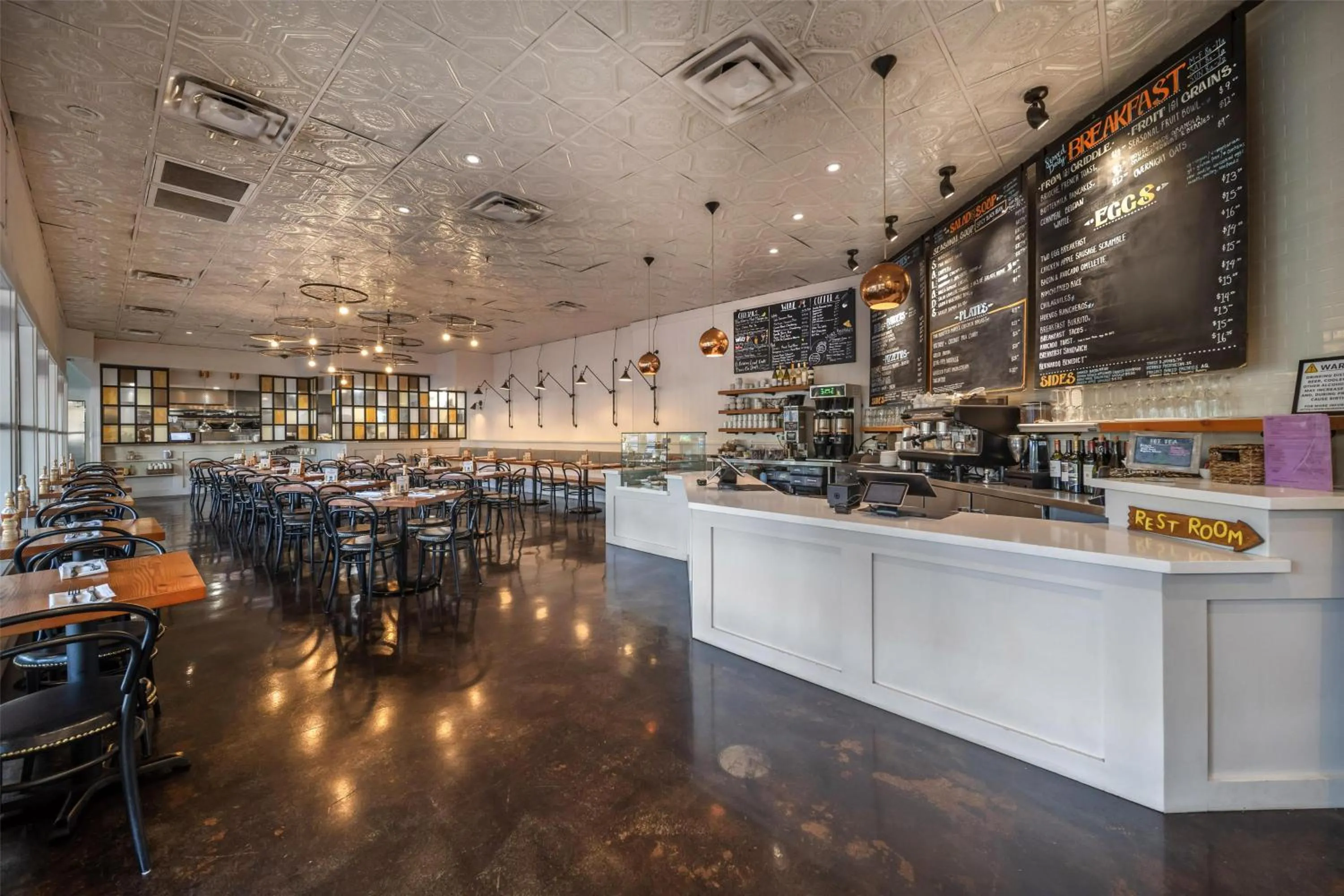 Restaurant/places to eat in Best Western Plus Palm Court Hotel