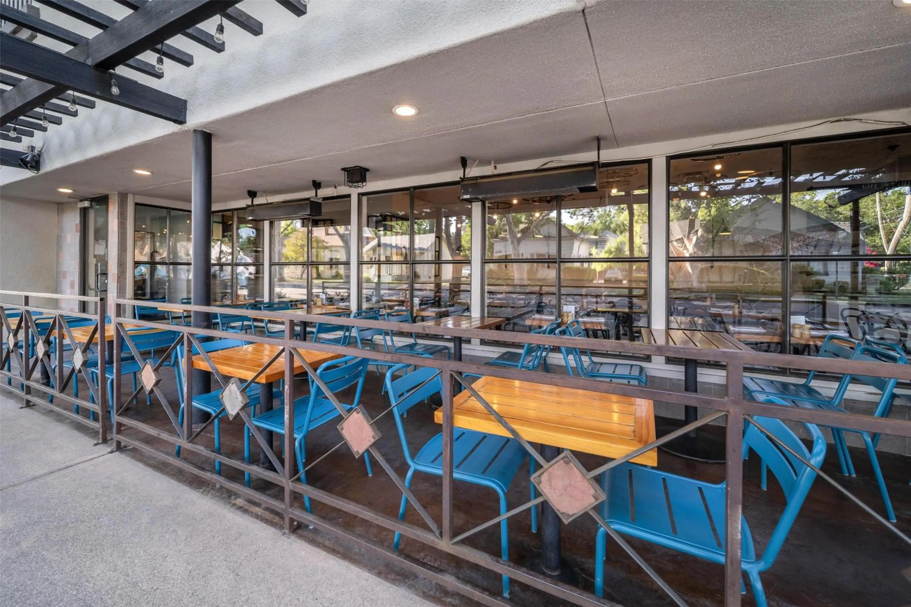 Restaurant/places to eat in Best Western Plus Palm Court Hotel