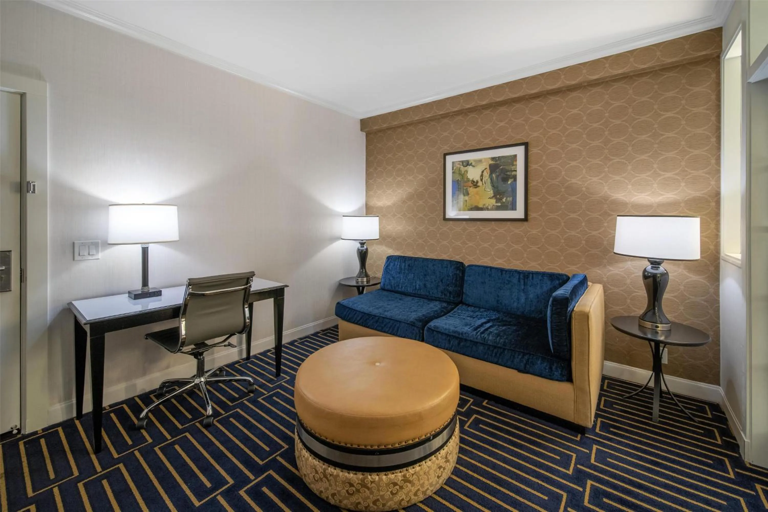 Bedroom in Best Western Plus Palm Court Hotel