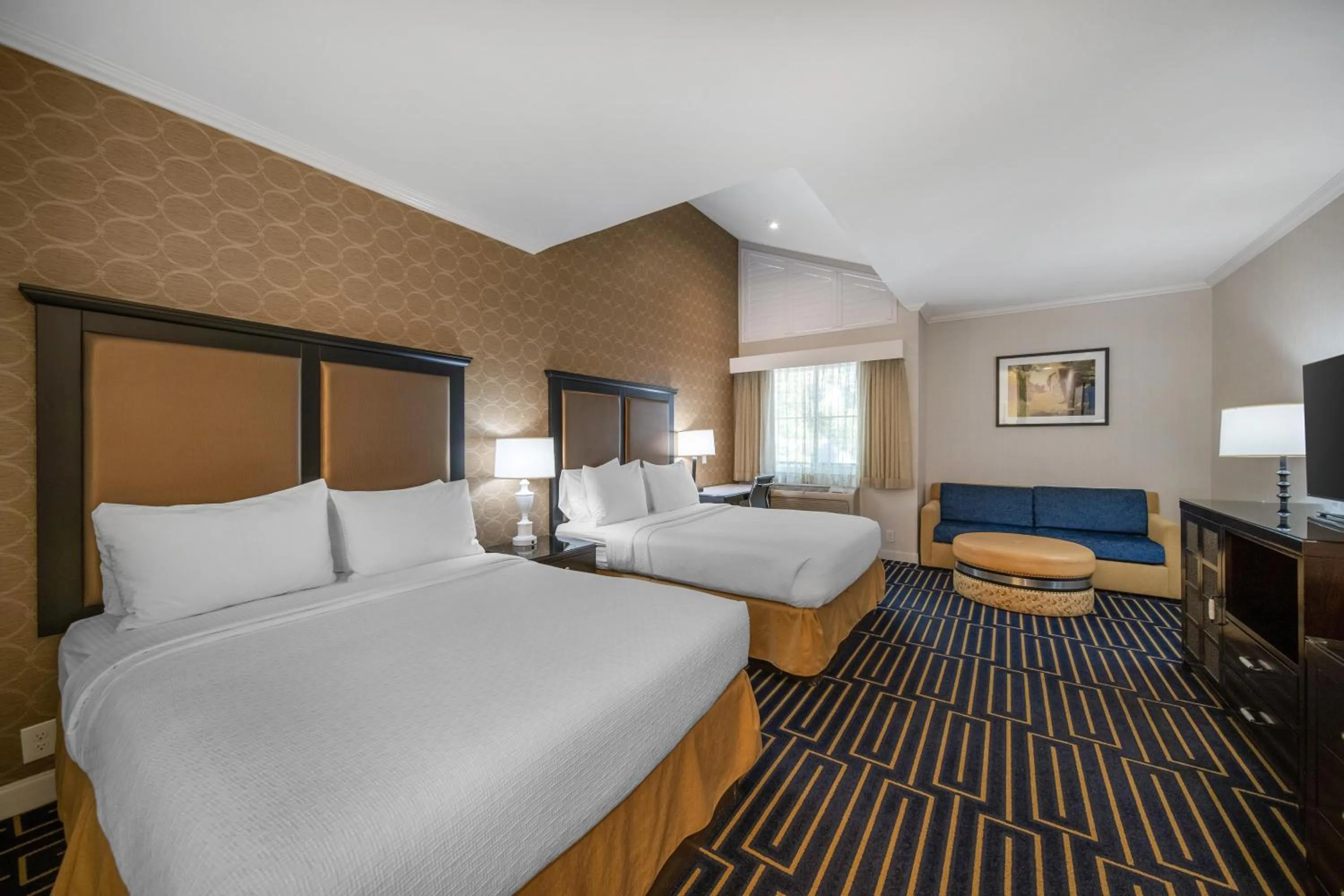 Guests, Bed in Best Western Plus Palm Court Hotel