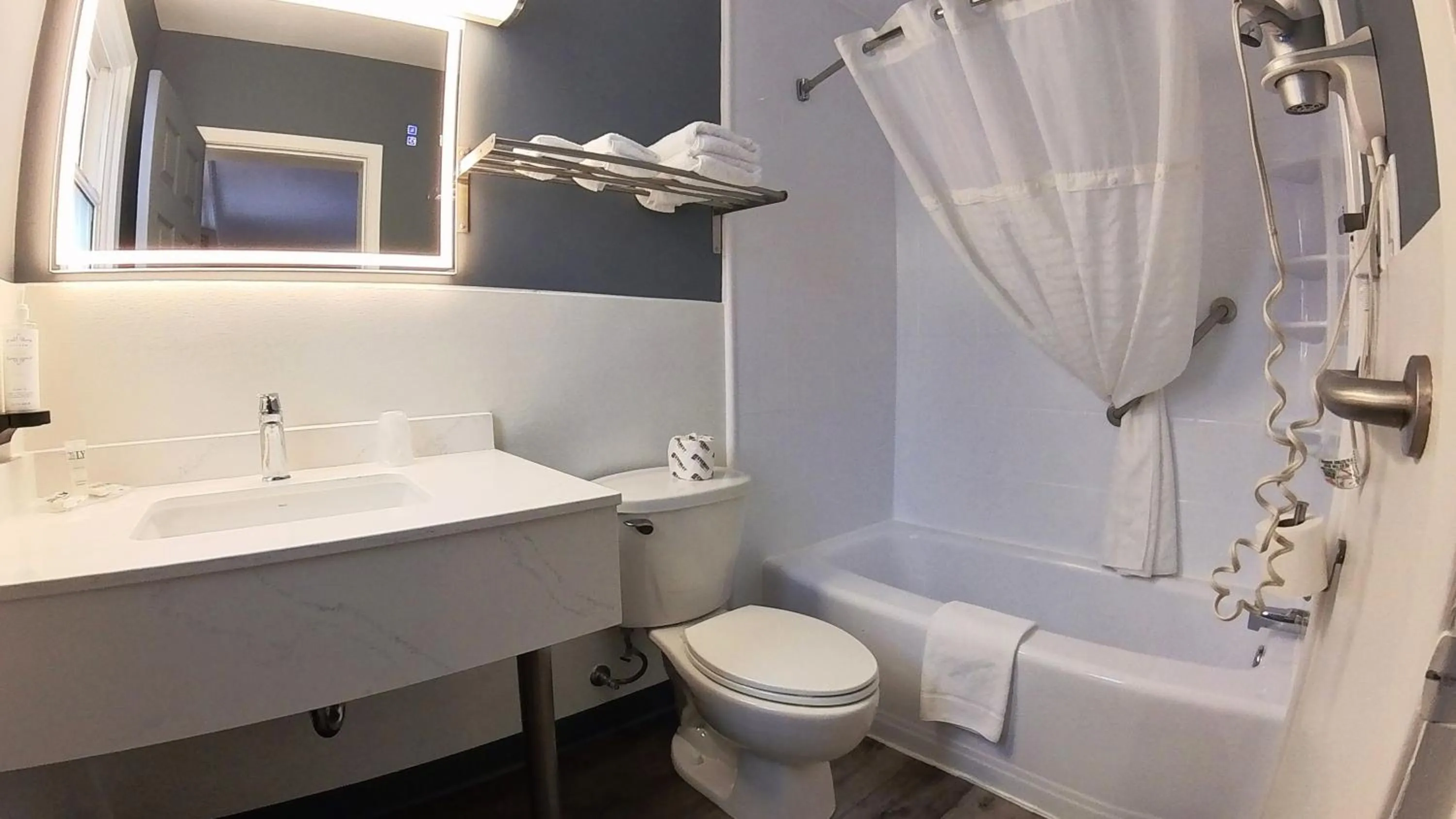 Bathroom in Moonlight Inn and Suites Sudbury