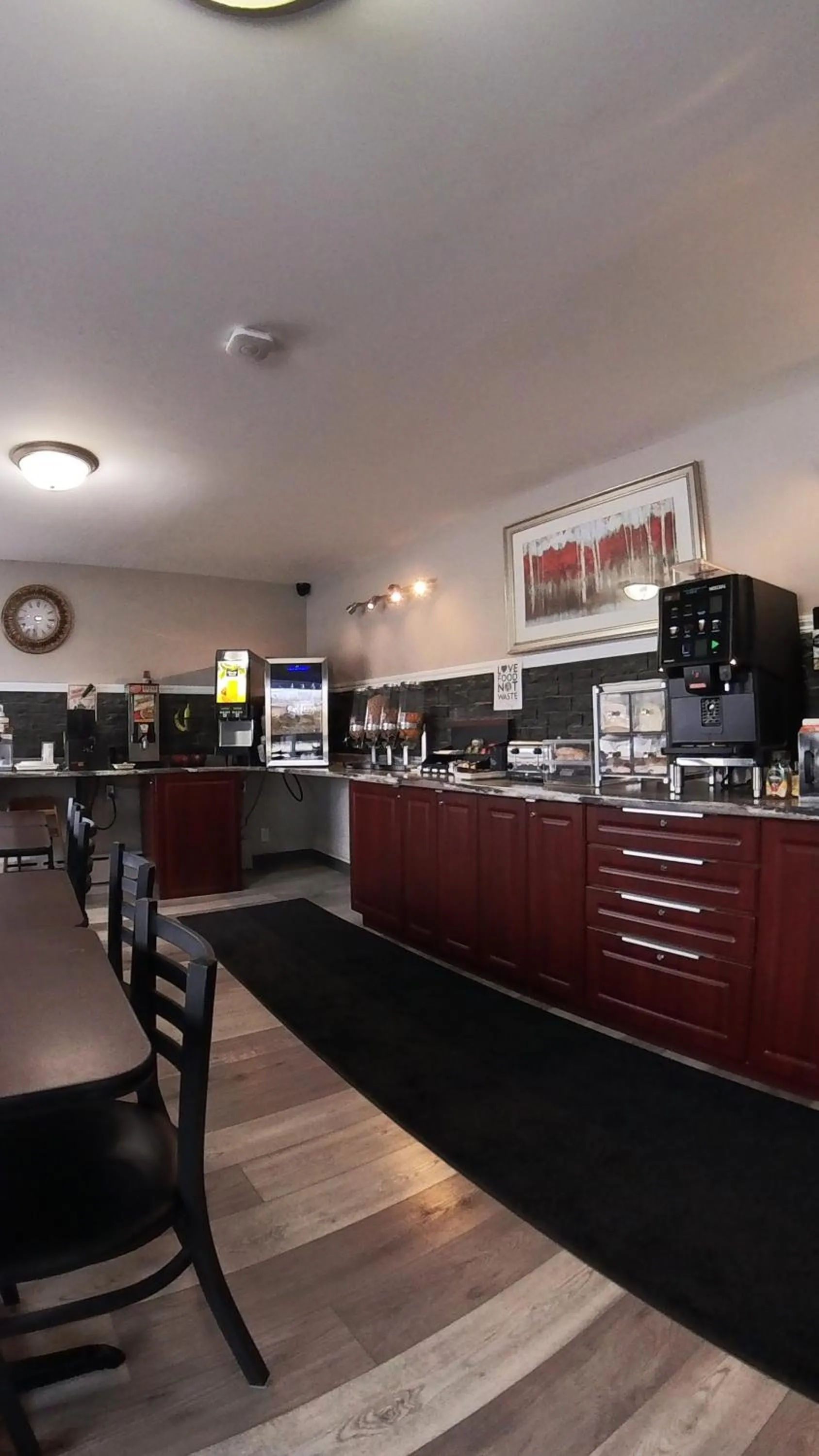 Breakfast in Moonlight Inn and Suites Sudbury