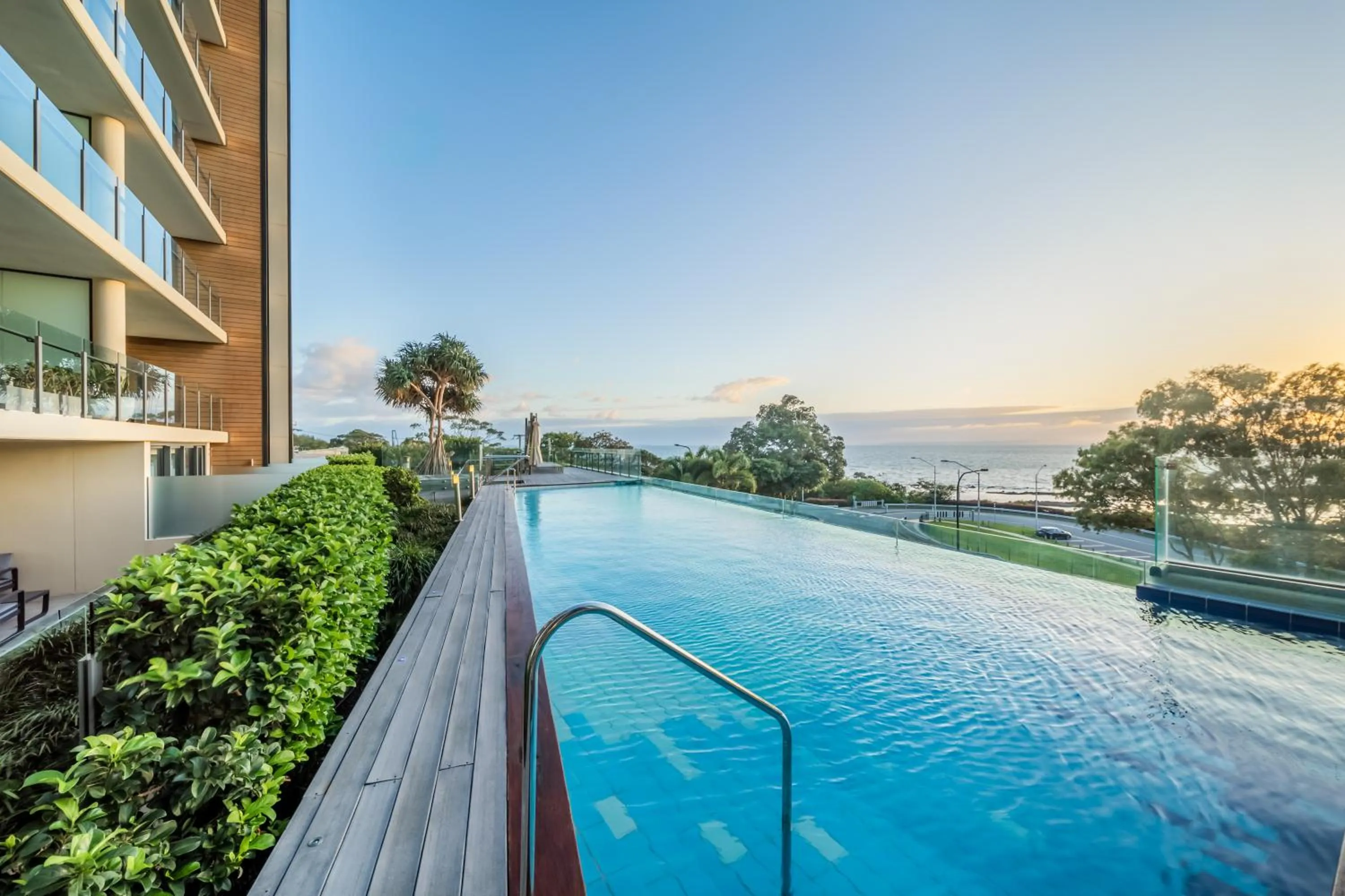 Swimming pool in Oaks Redcliffe Mon Komo Suites