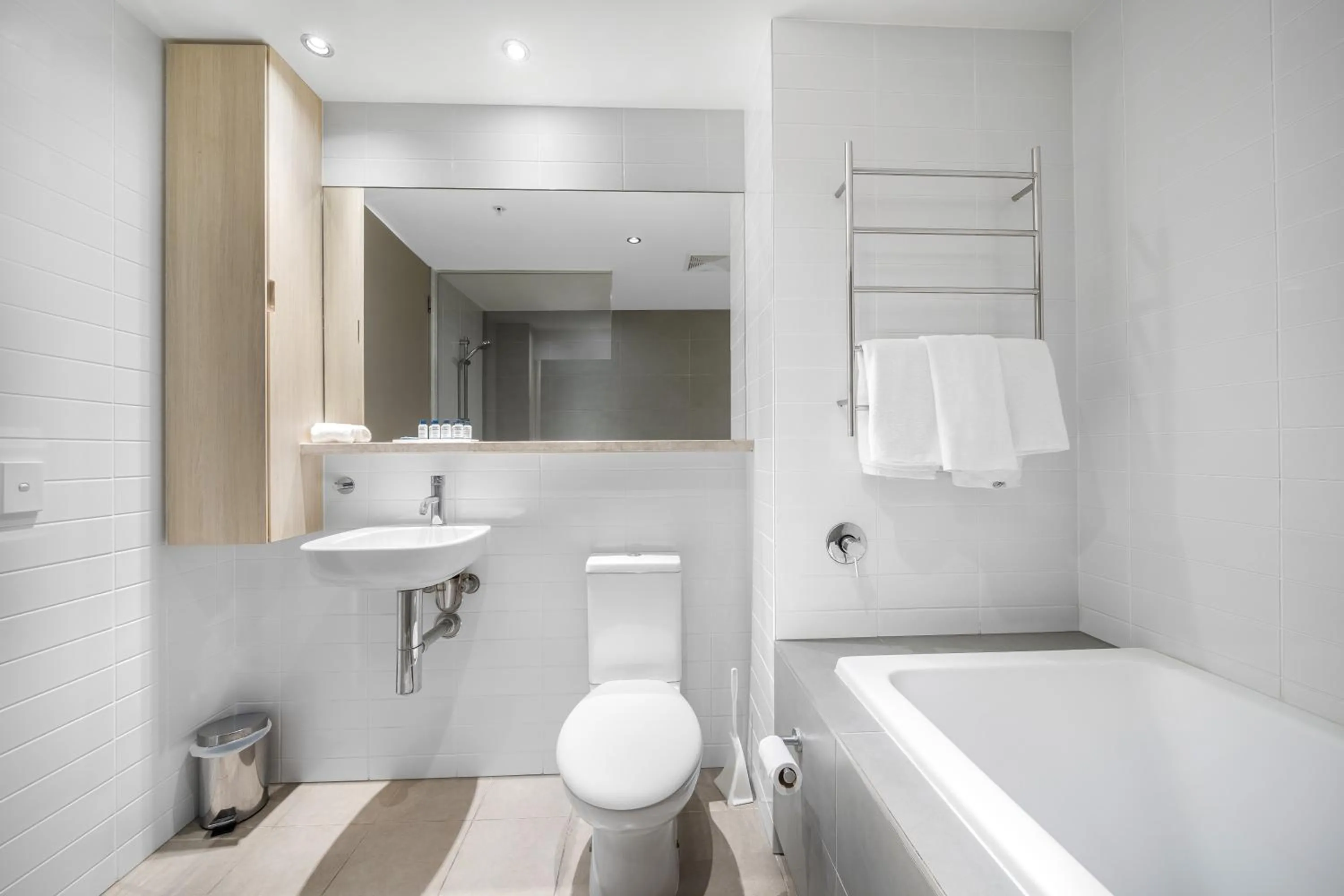 Bathroom in Oaks Redcliffe Mon Komo Suites