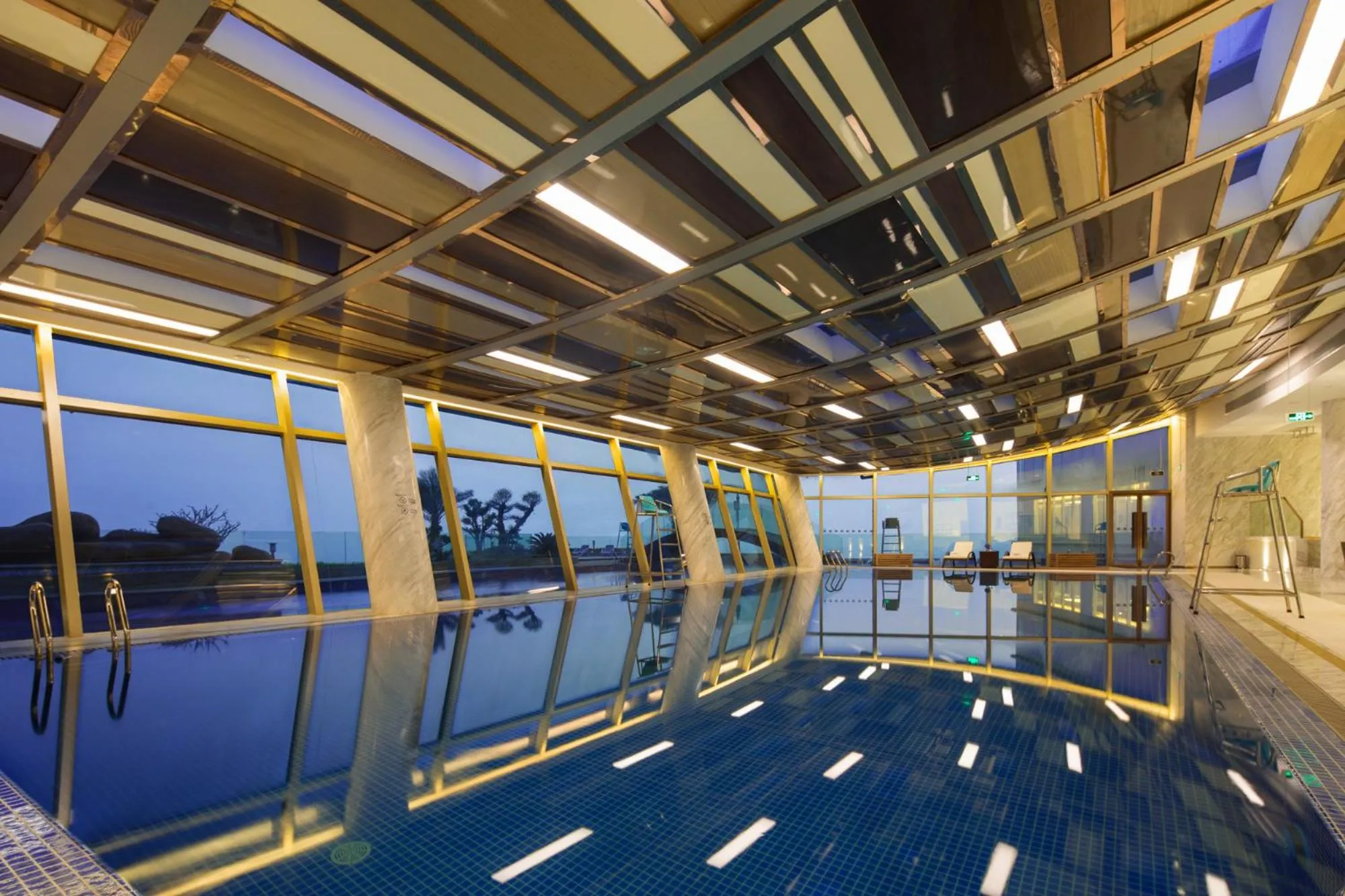 Swimming pool in Wyndham Grand Foshan Gaoming