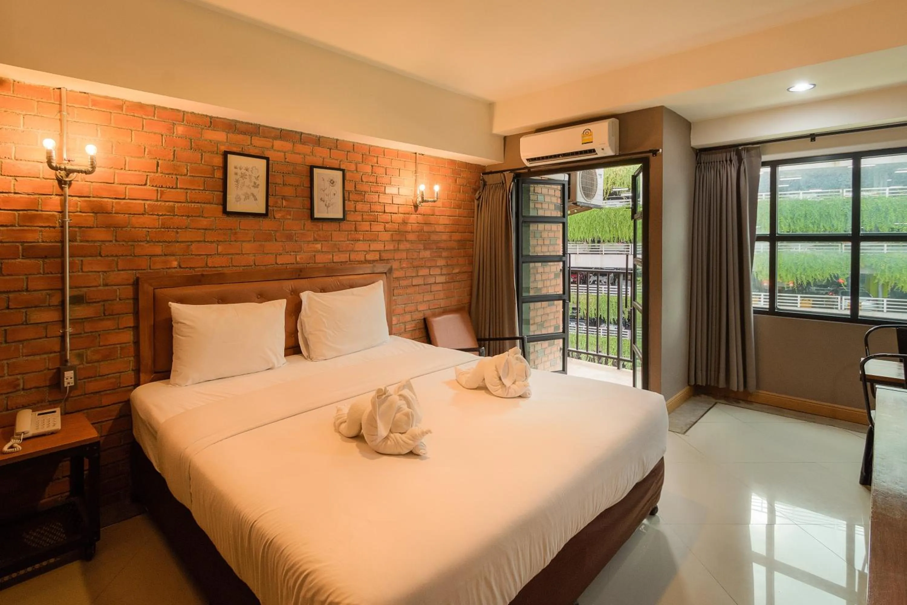 Bedroom, Bed in The Old Inn