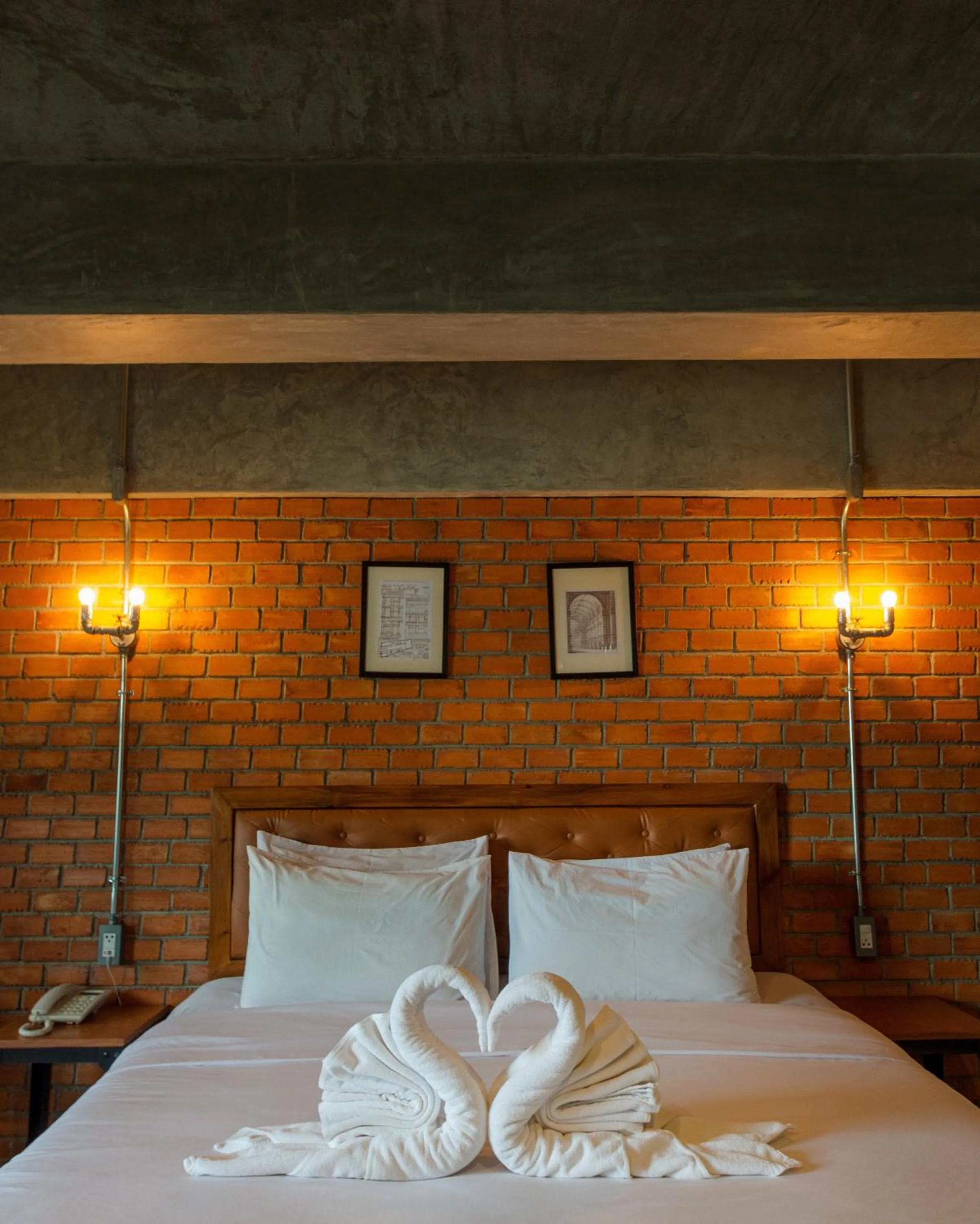 Bedroom, Bed in The Old Inn