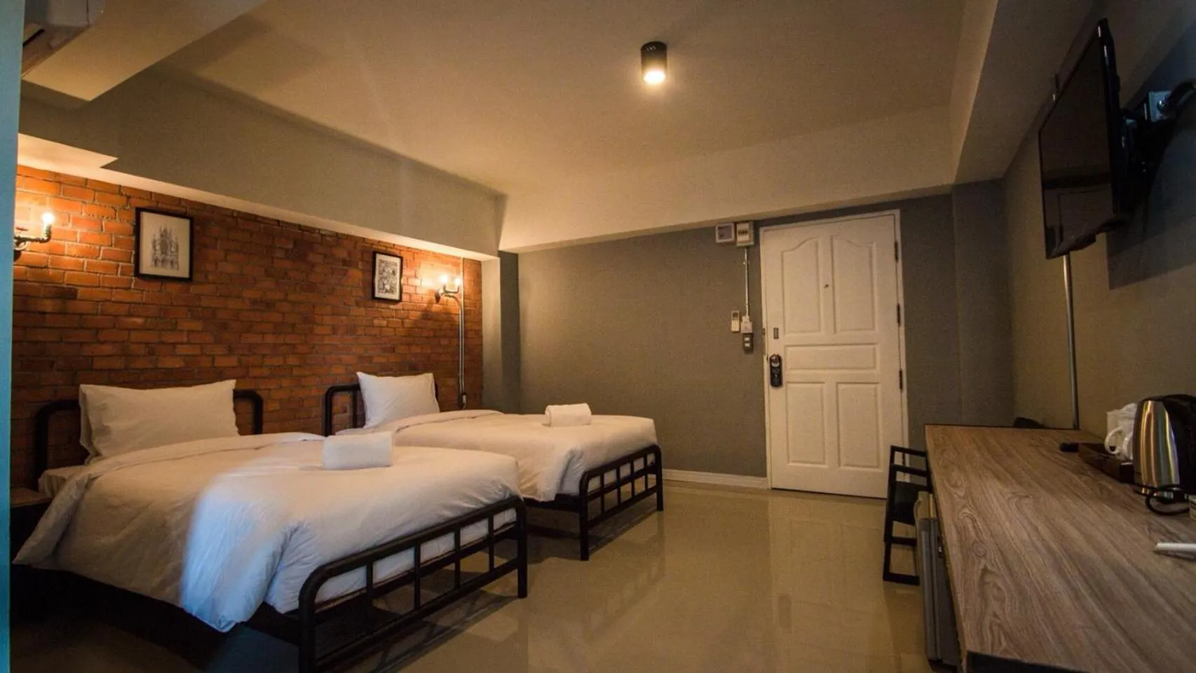 Property building, Bed in The Old Inn