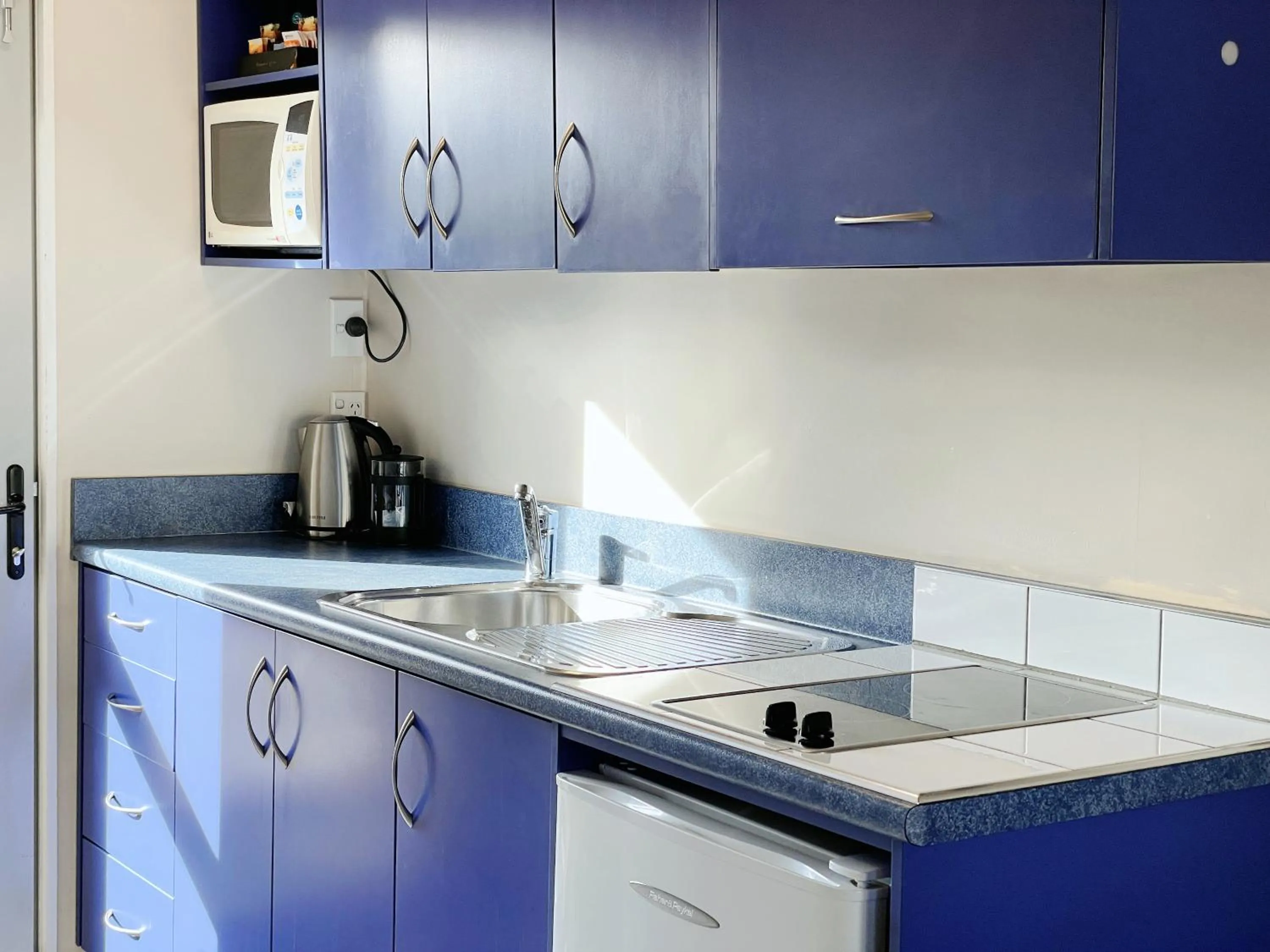 Kitchen or kitchenette in Anchorage Motel Apartments