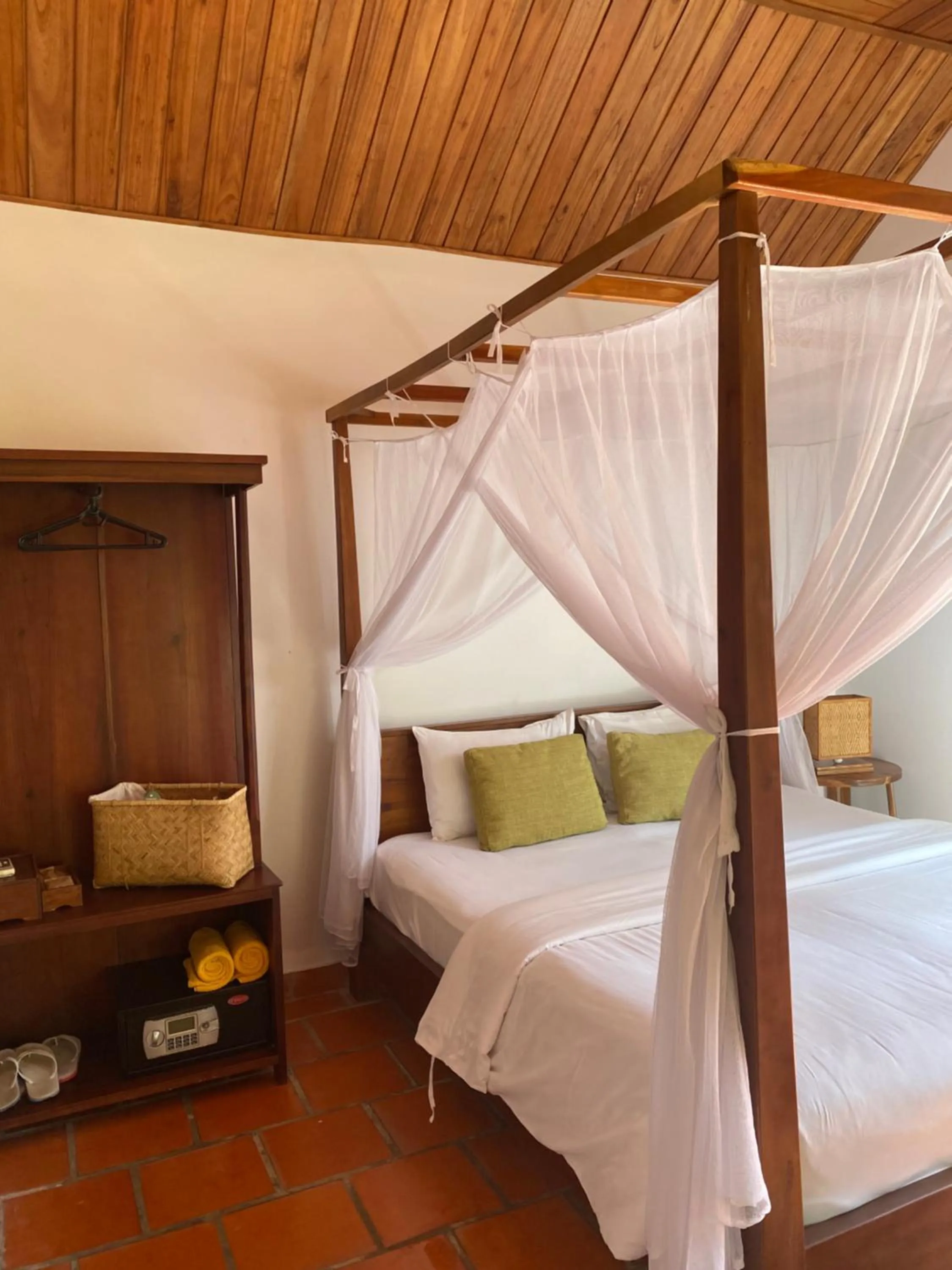 Bedroom, Bed in Thanh Kieu Beach Resort