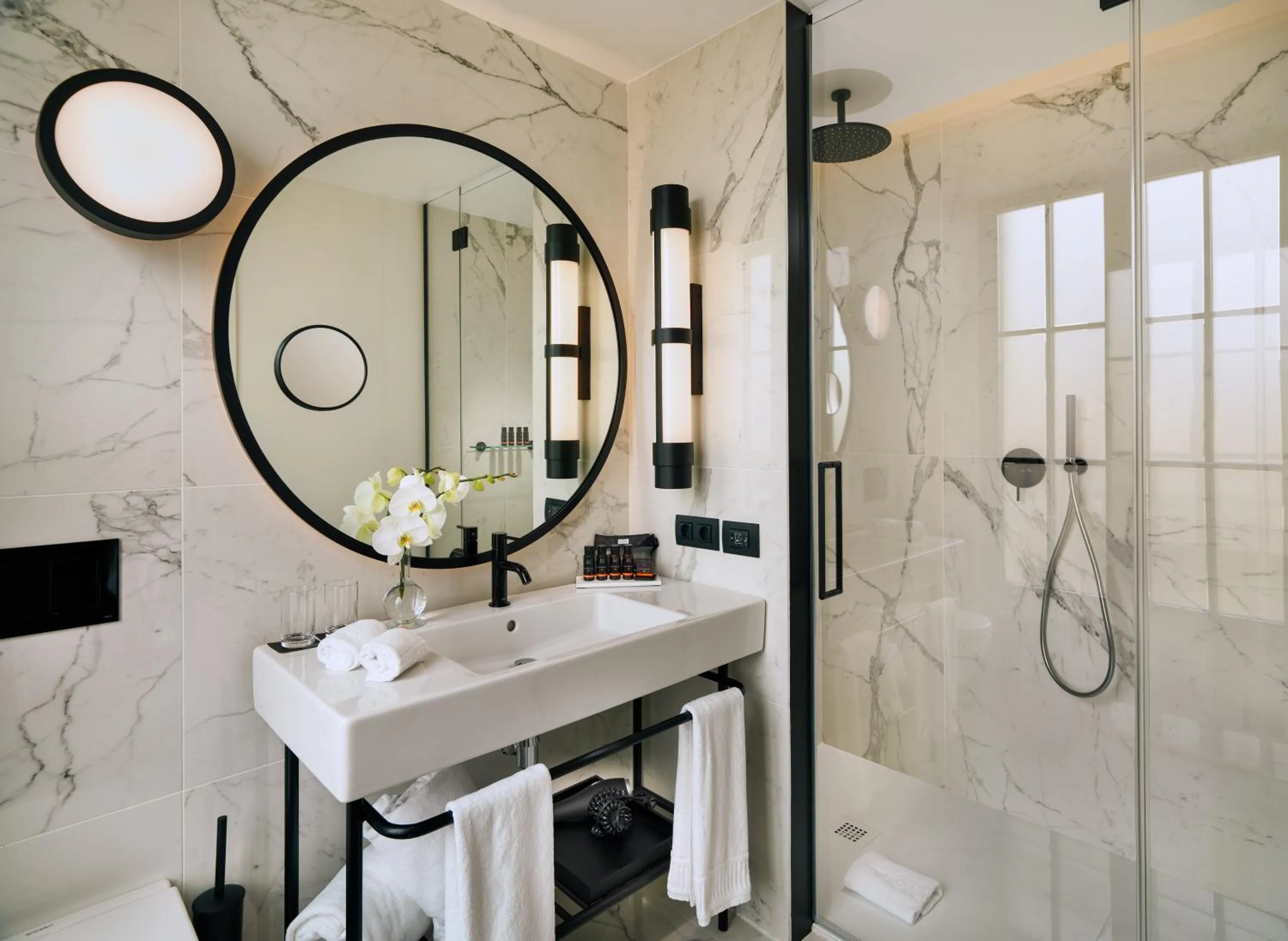 Bathroom in H10 Madison 4* Sup