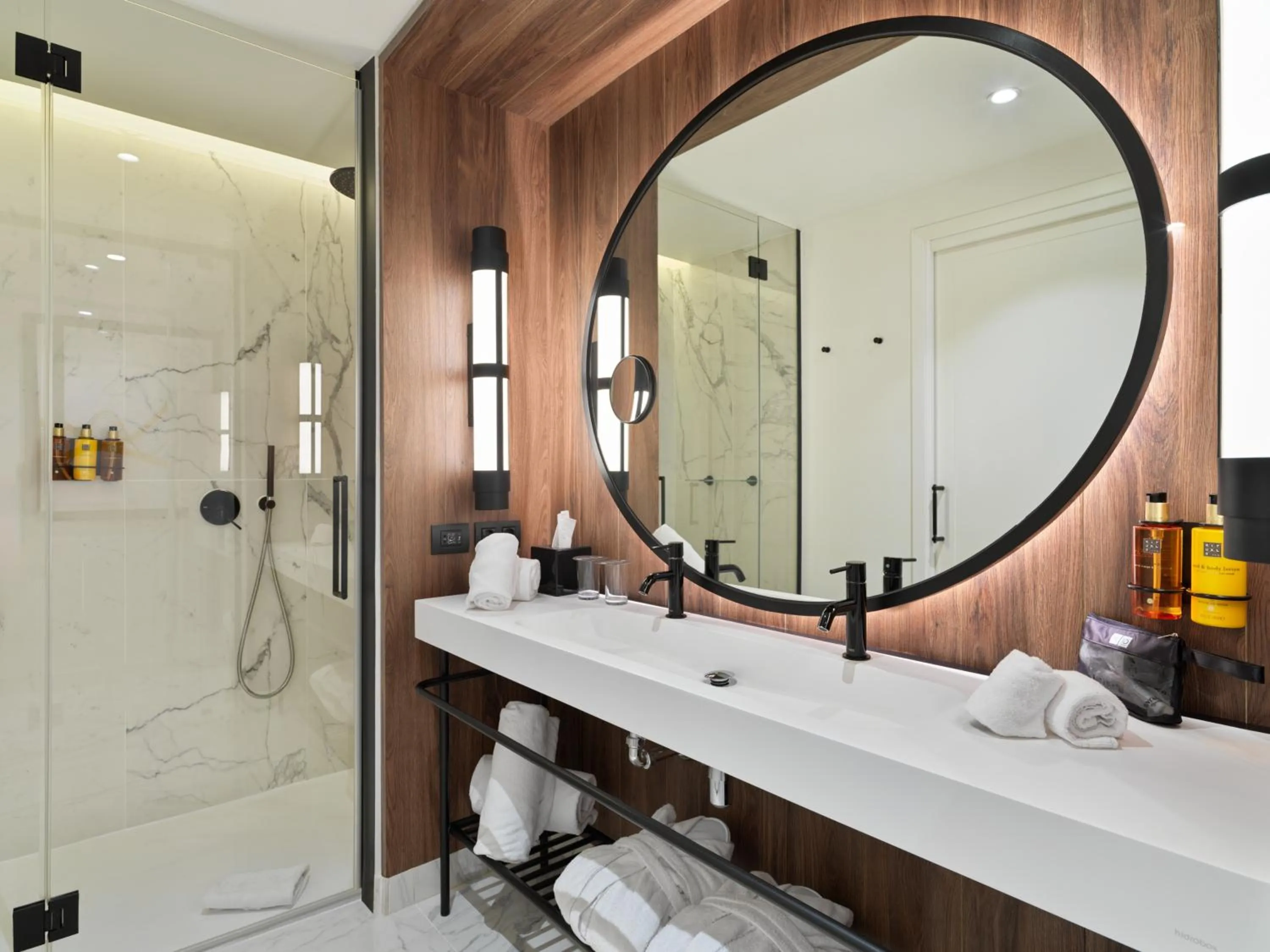 Bathroom in H10 Madison 4* Sup