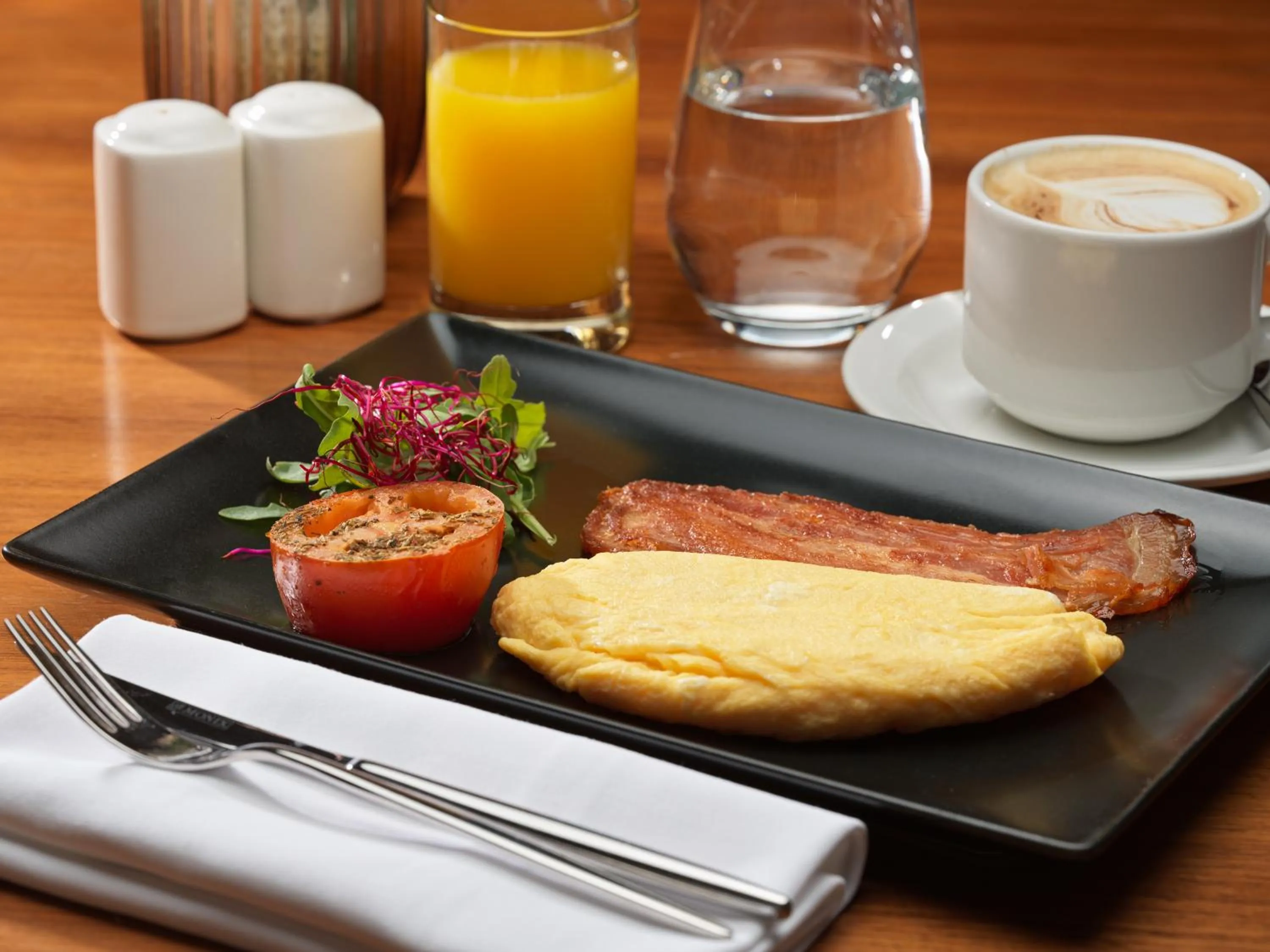 Breakfast in H10 Madison 4* Sup