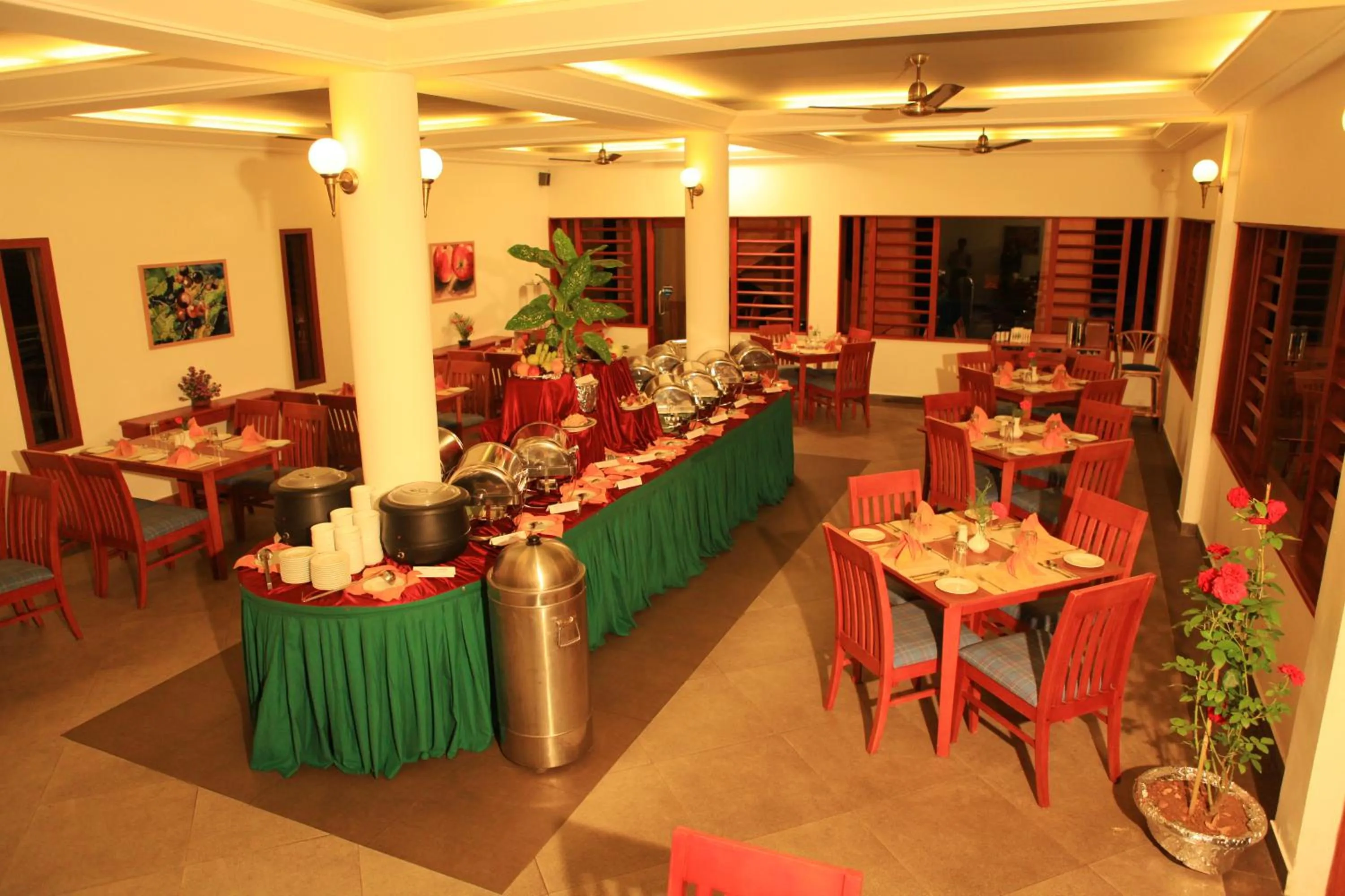 Restaurant/places to eat in Abad Green Forest Thekkady
