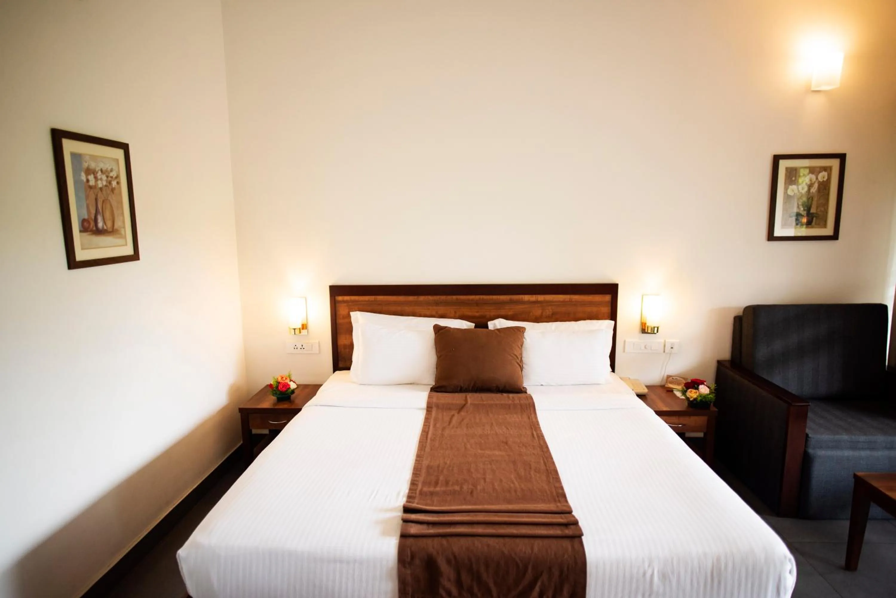 Bed in Abad Green Forest Thekkady