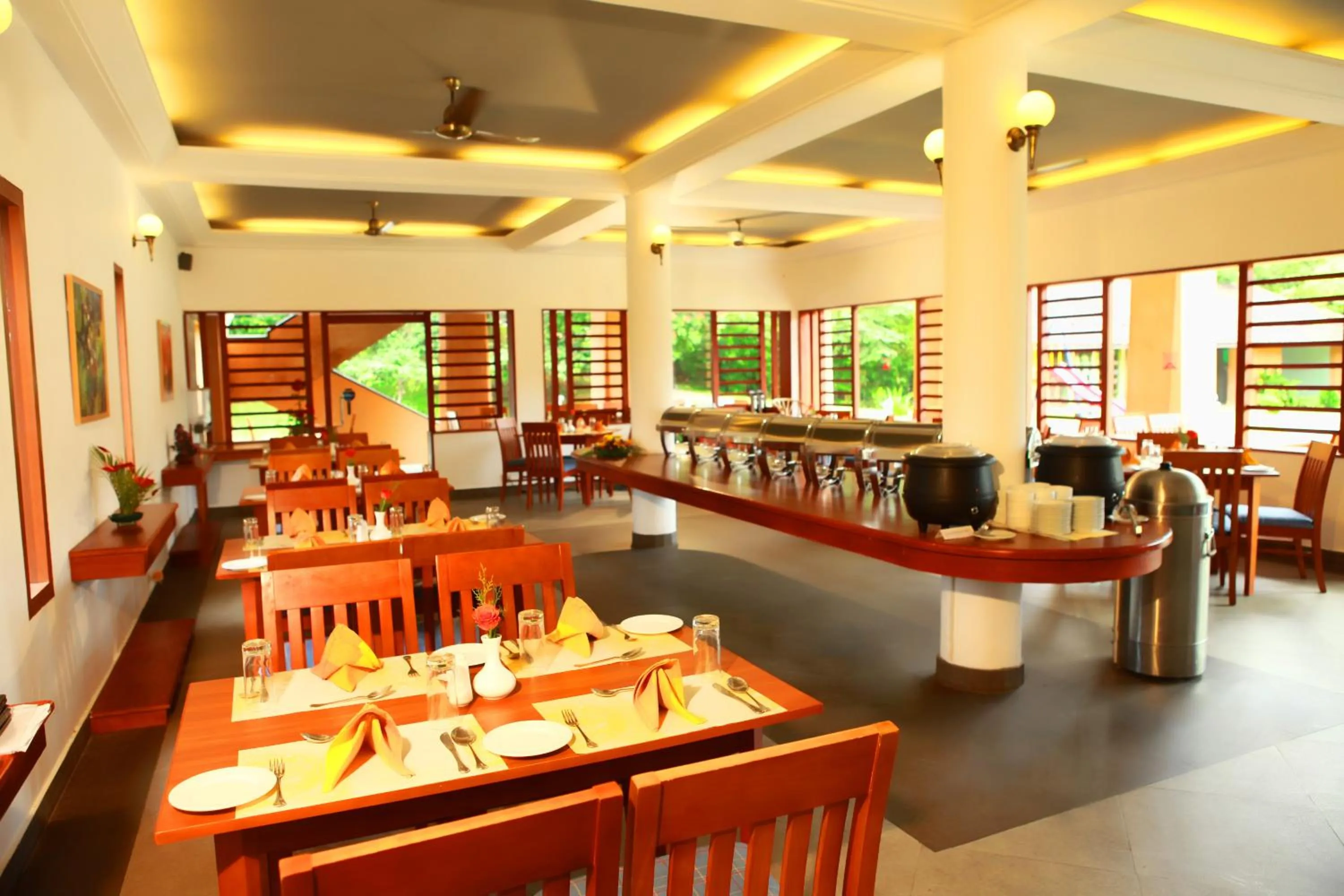 Restaurant/places to eat in Abad Green Forest Thekkady