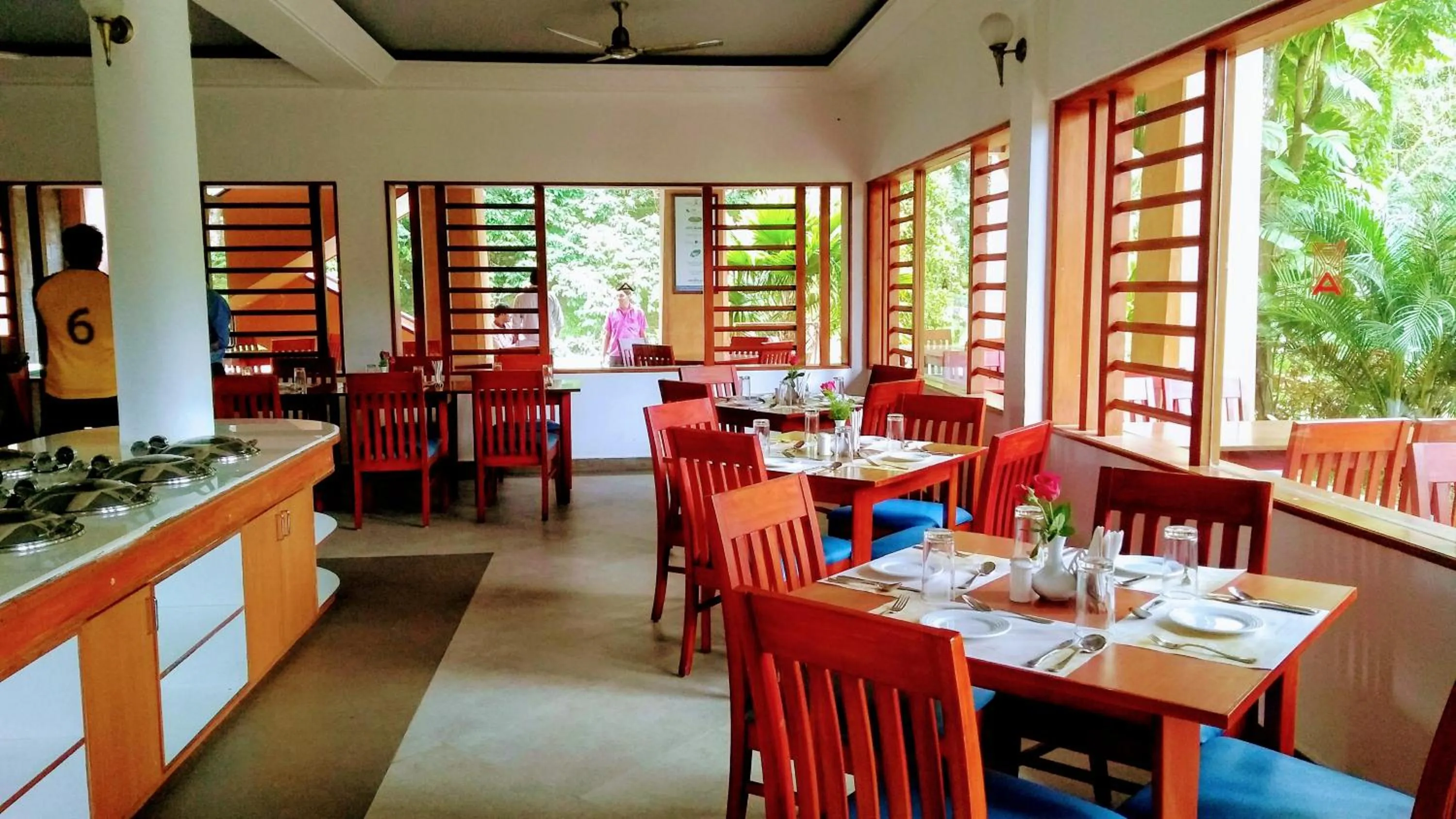 Restaurant/places to eat in Abad Green Forest Thekkady