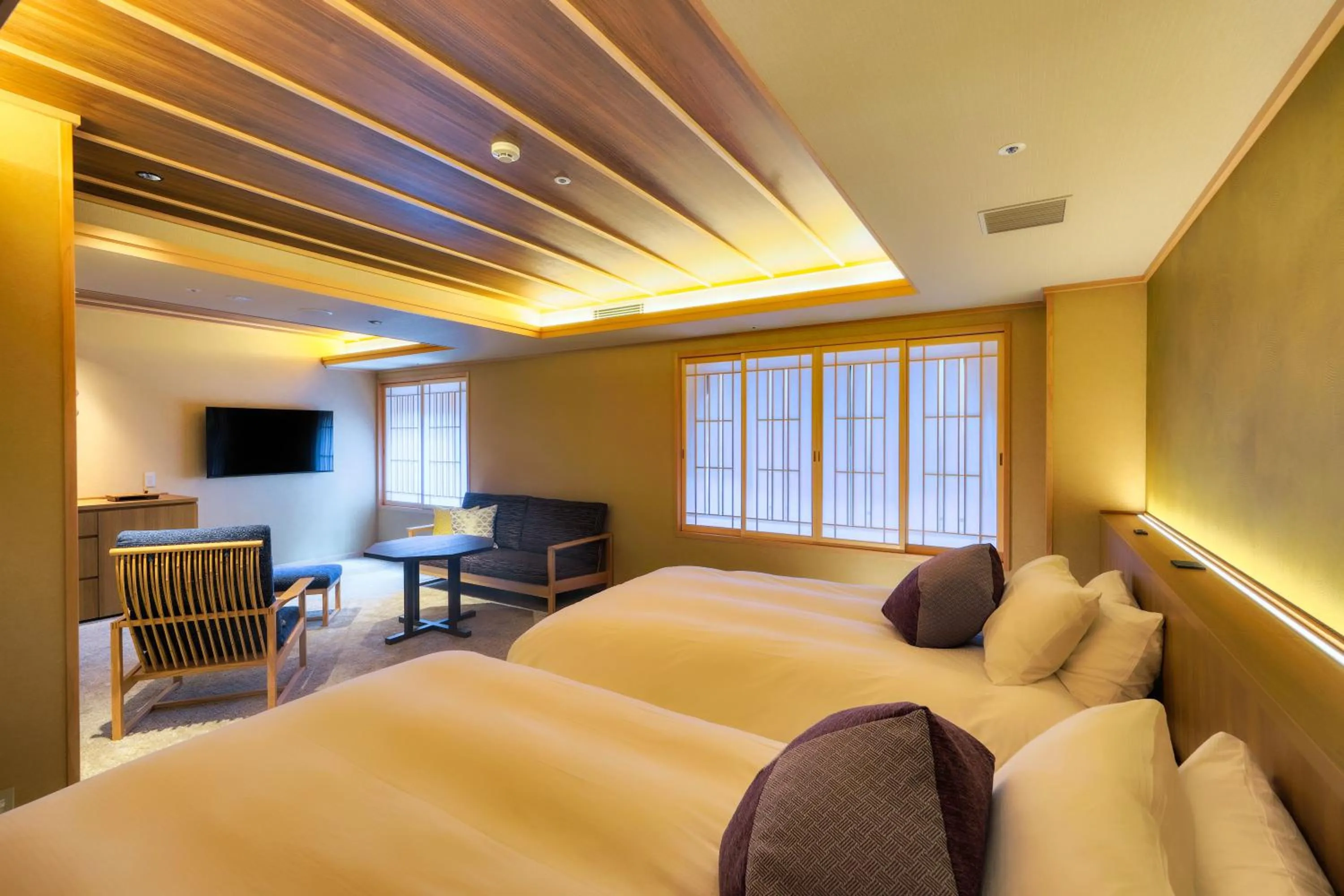 Living room, Bed in Hida Takayama Onsen Hida Hotel Plaza