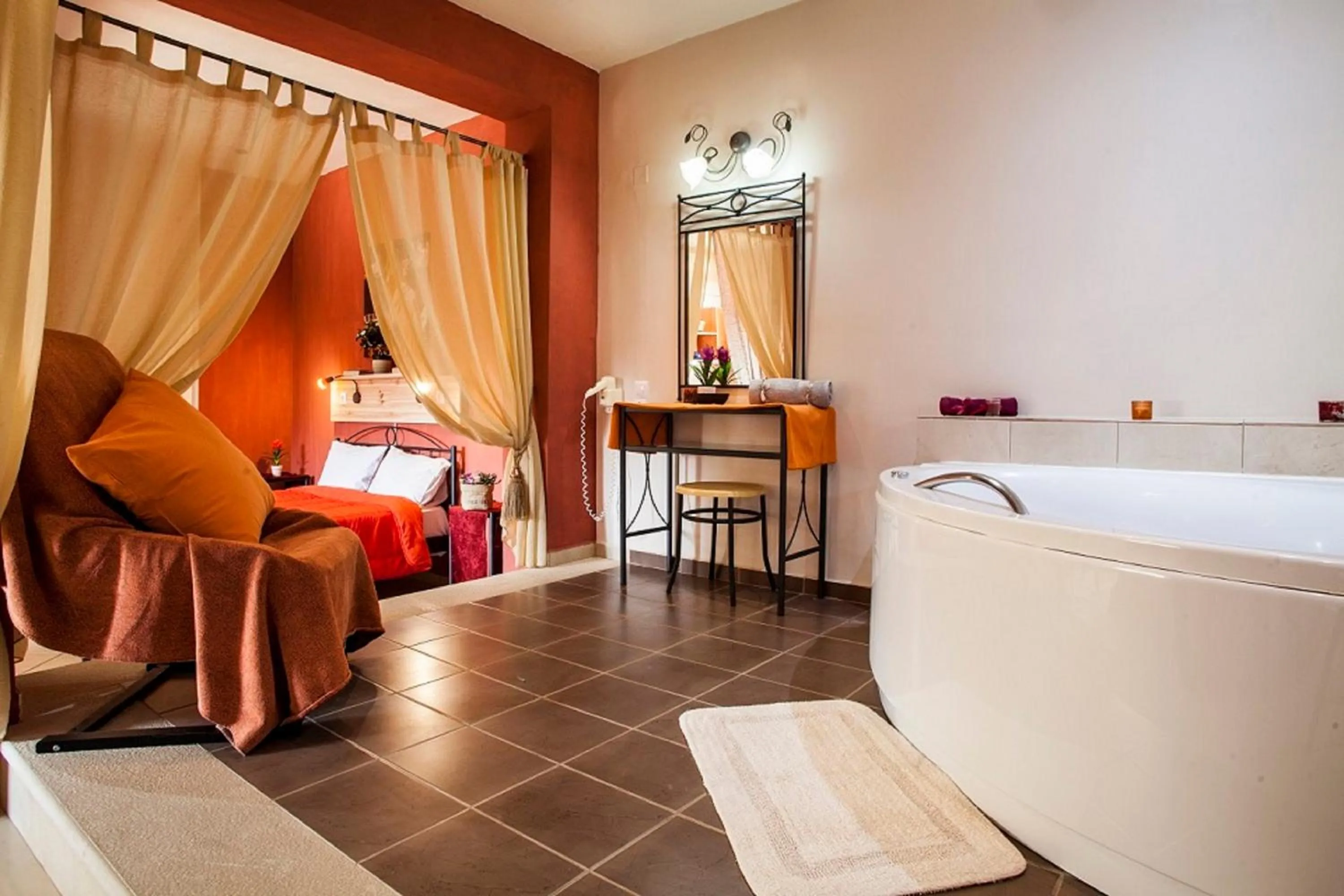 Photo of the whole room, Bed in Estate Kares