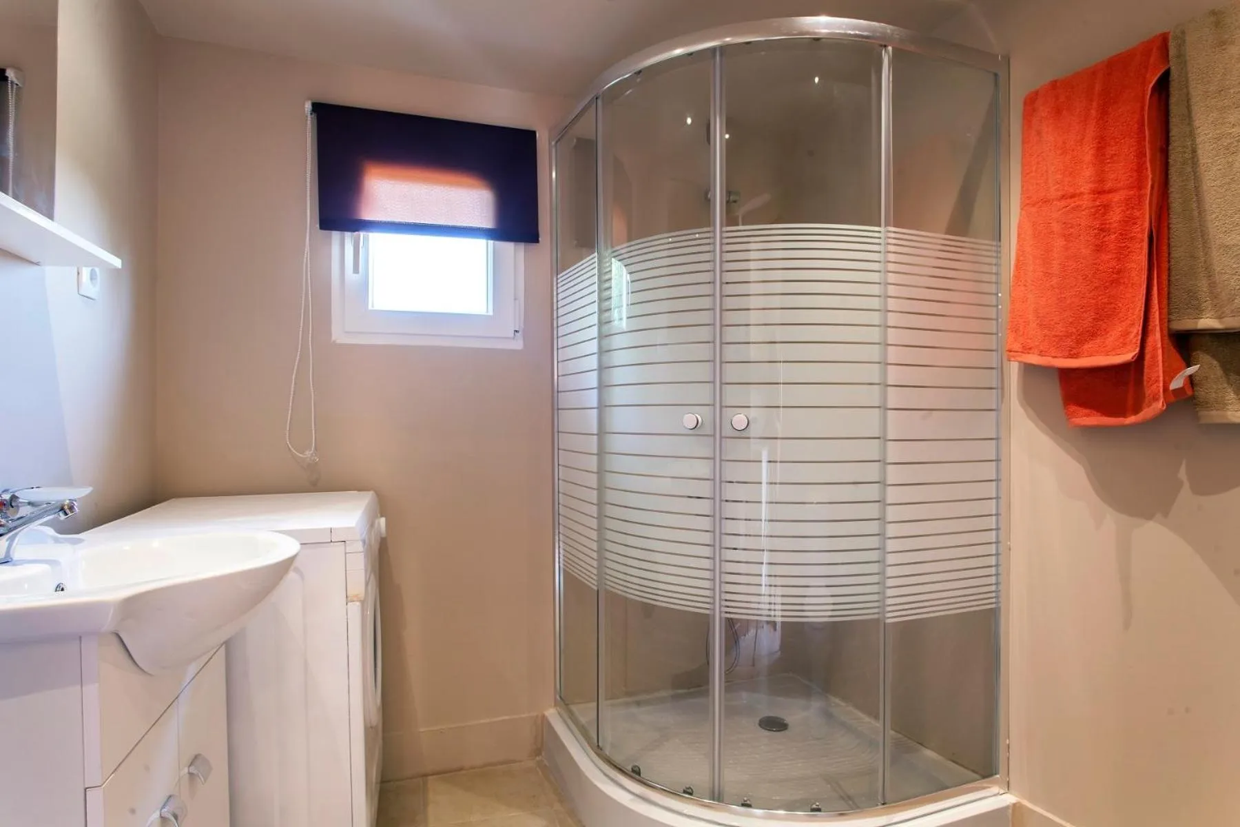 Shower in Estate Kares