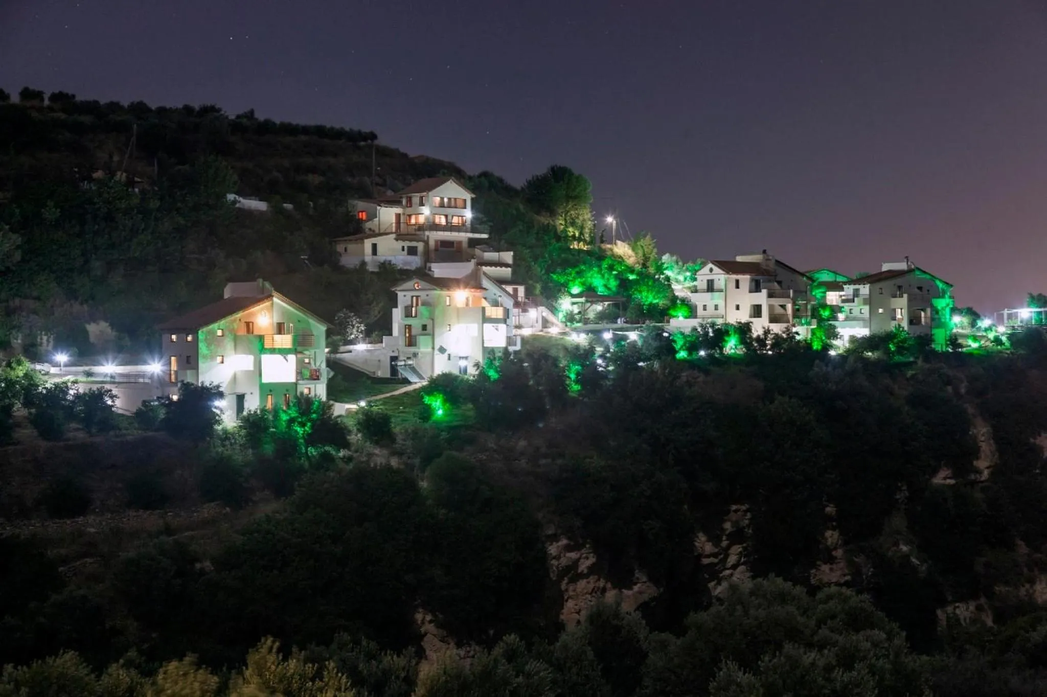 Business facilities in Estate Kares