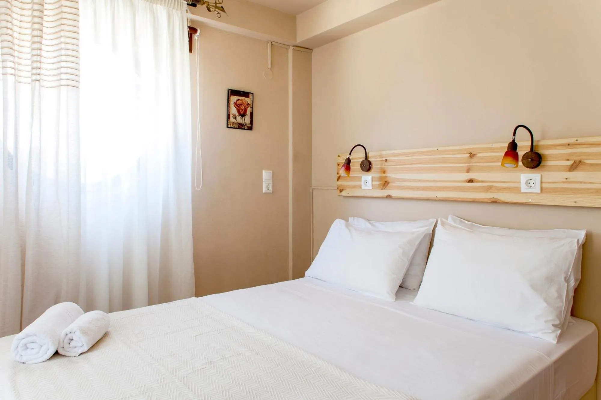 Bedroom, Bed in Estate Kares