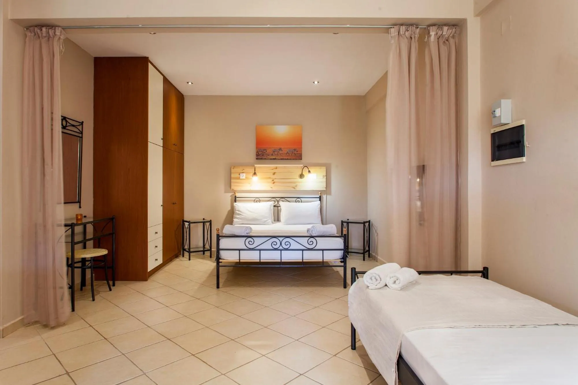 Bedroom, Bed in Estate Kares