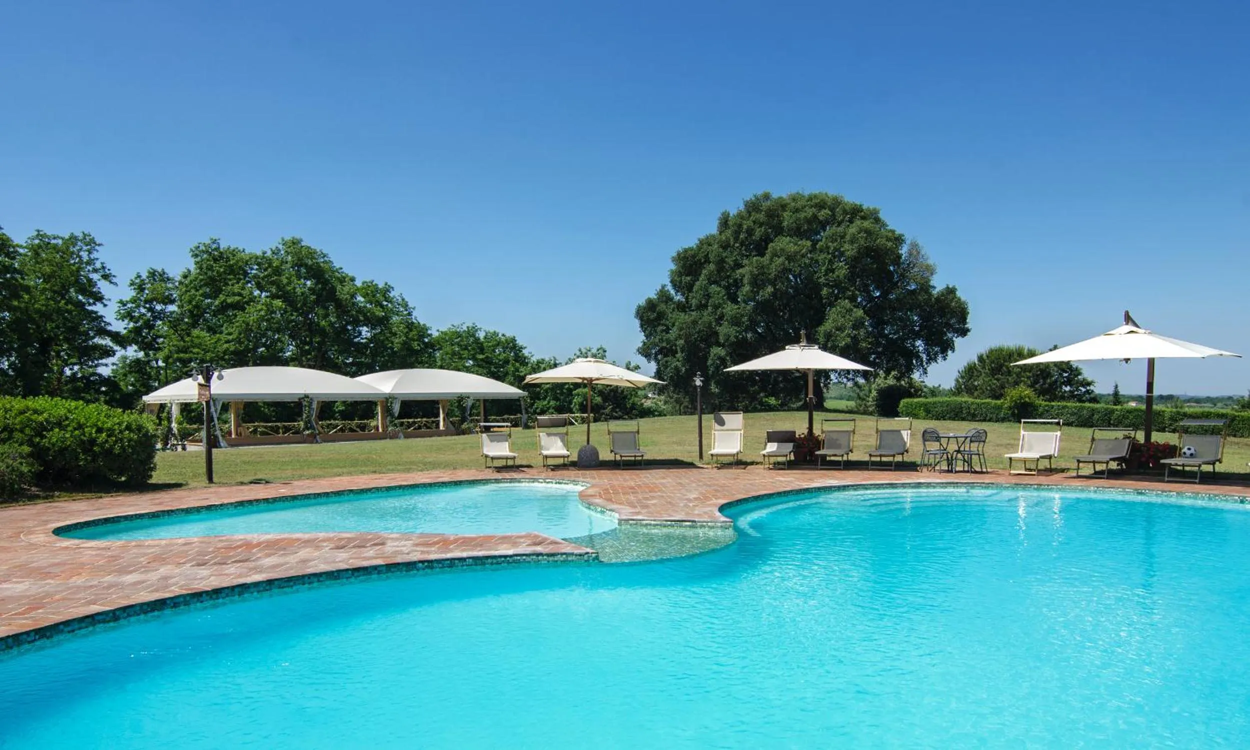 Pool view in Agriturismo Valliferone