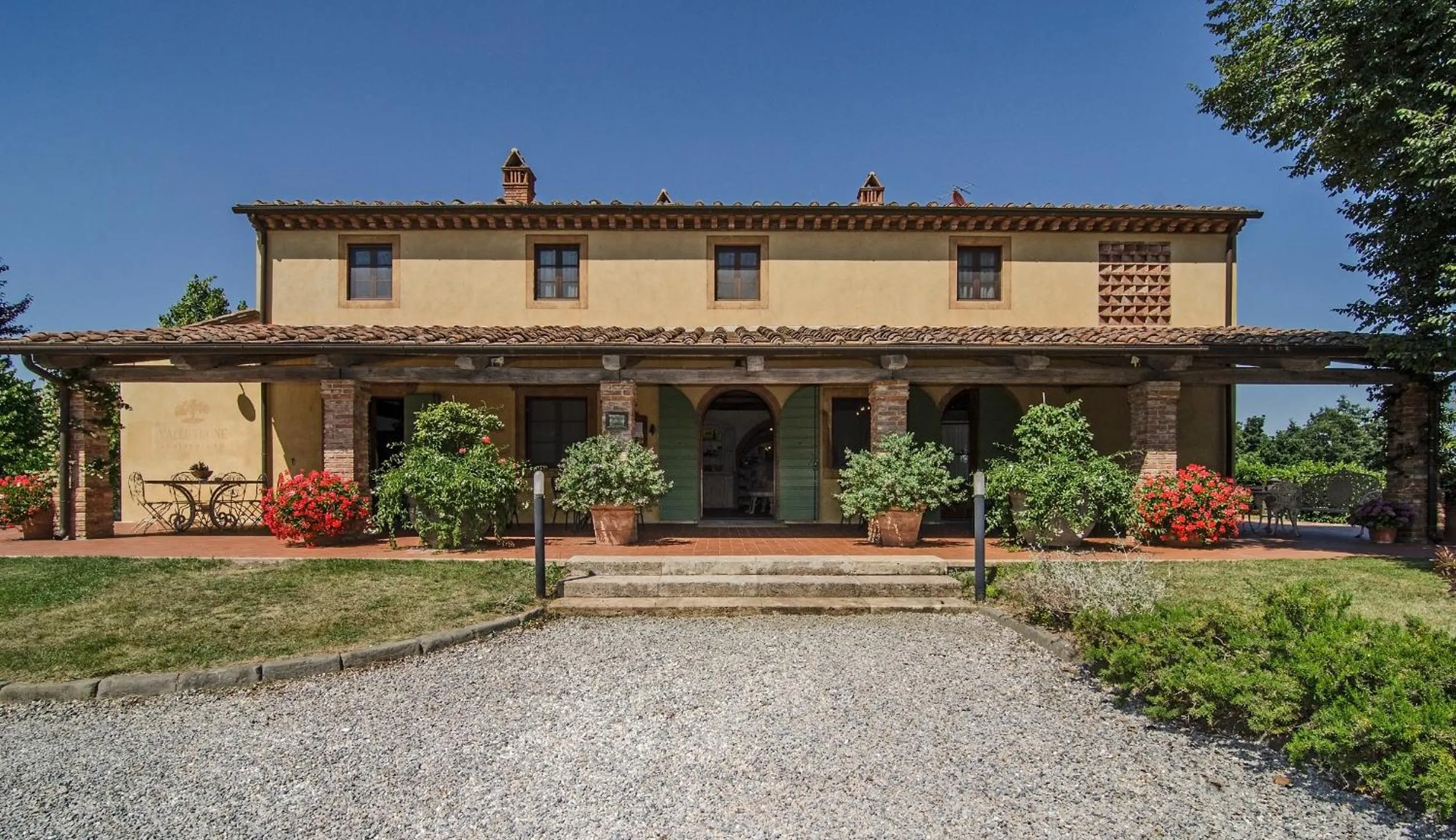 Property building in Agriturismo Valliferone