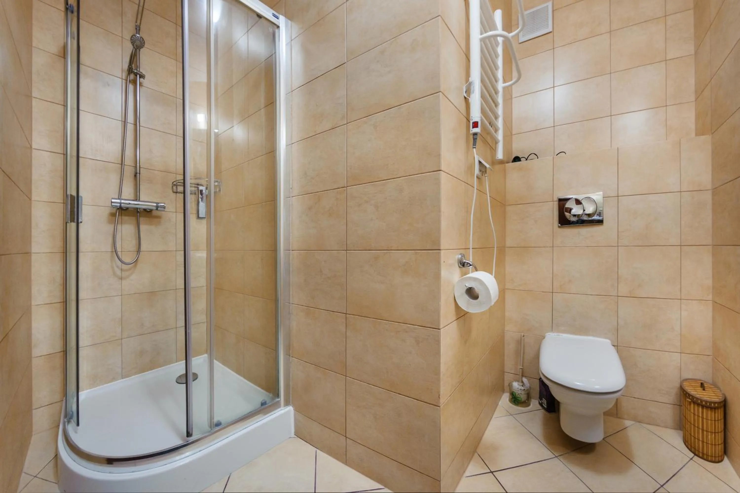 Shower in Plaża I, Sun & Snow