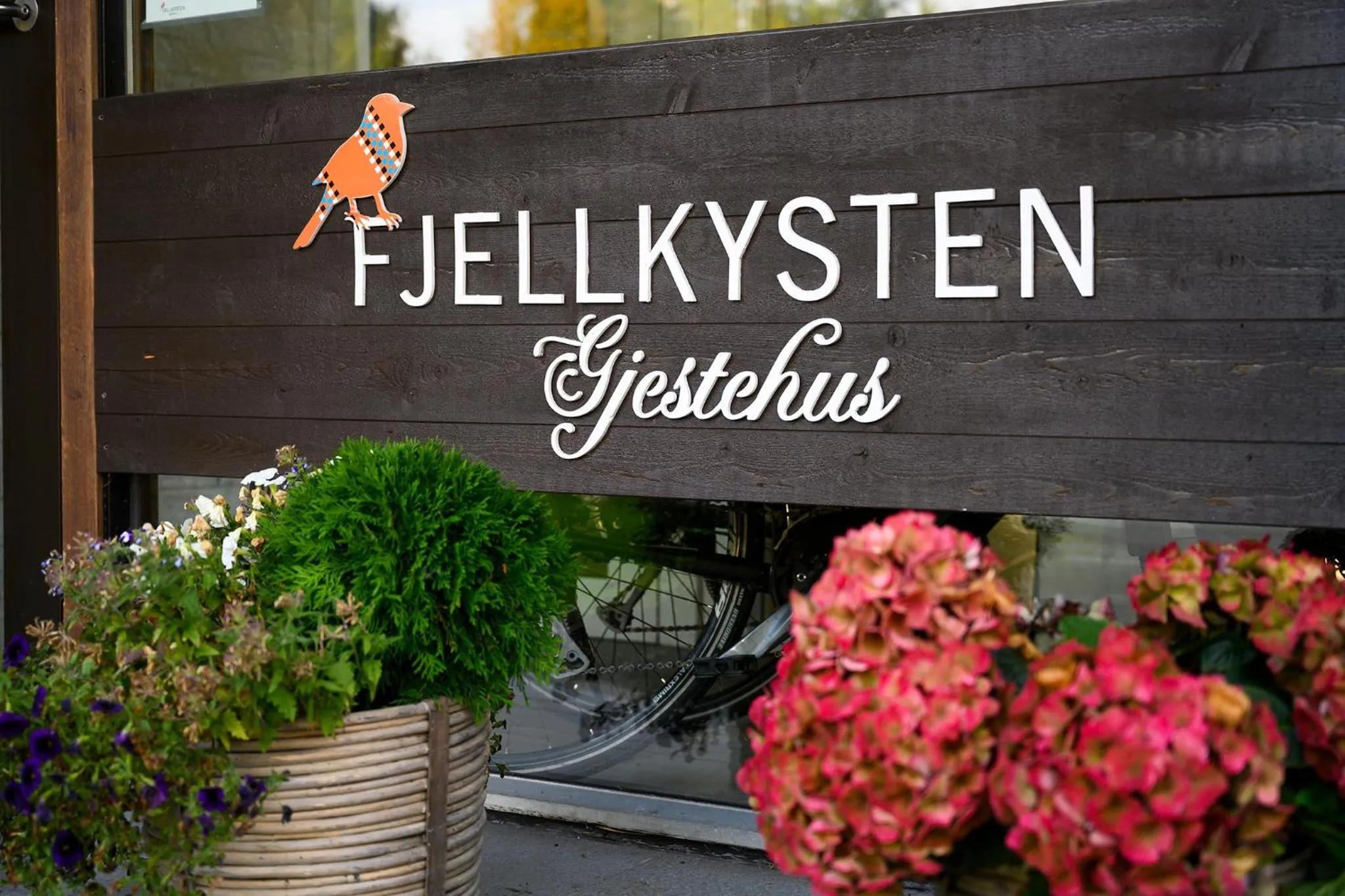 Facade/entrance in Fjellkysten