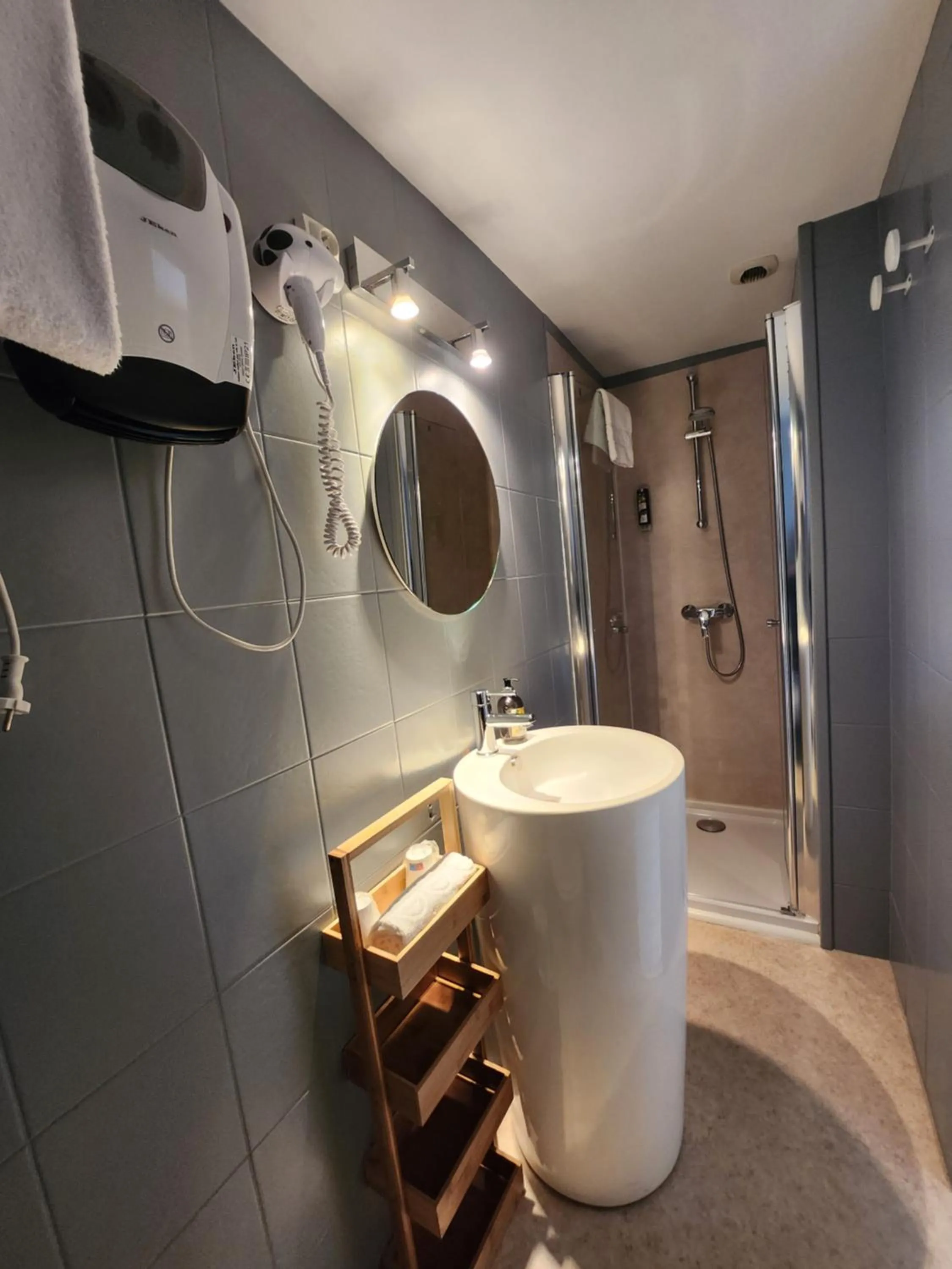Bathroom in Logis Hôtel Lafayette Rochefort France