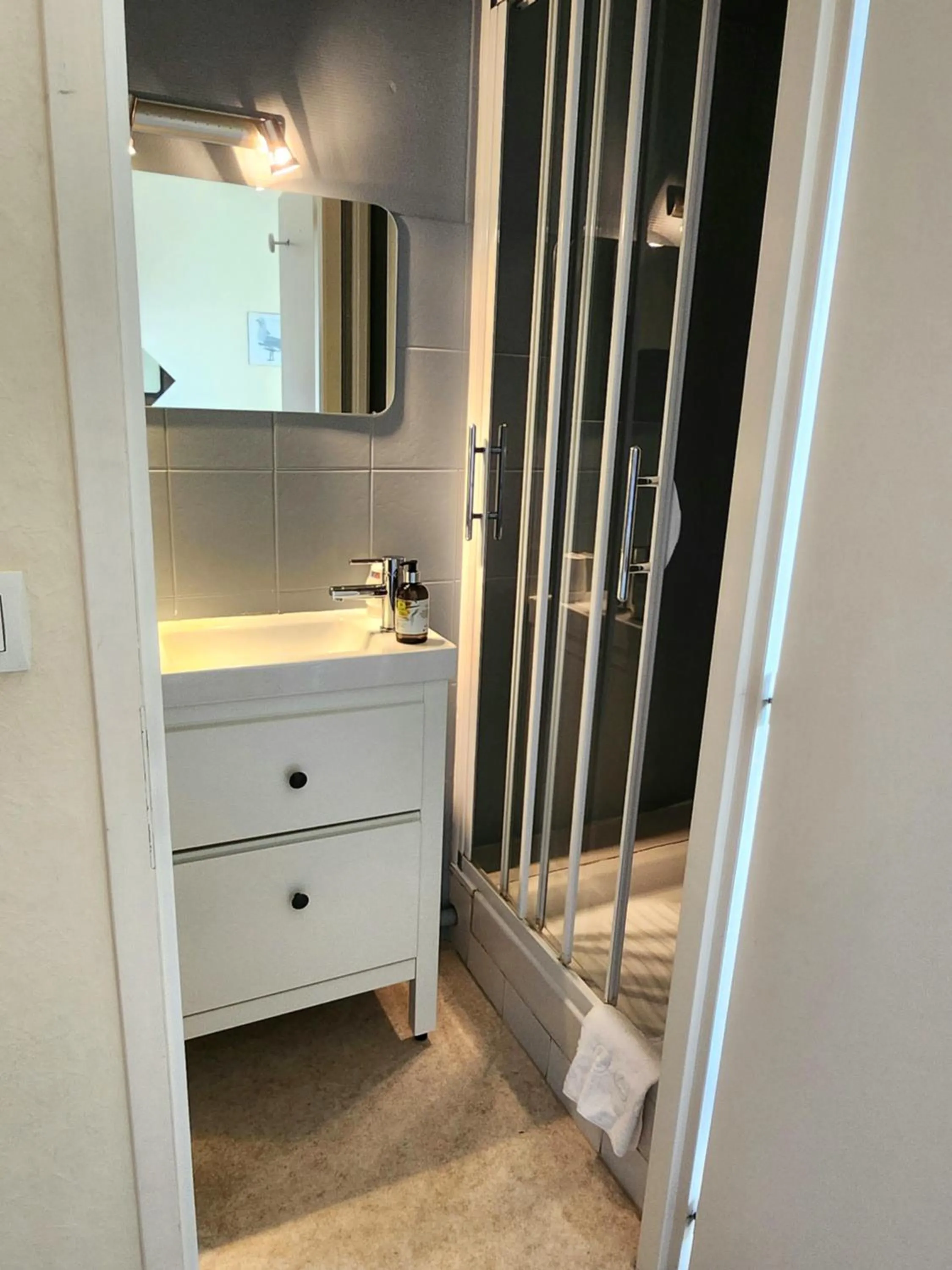 Bathroom in Logis Hôtel Lafayette Rochefort France