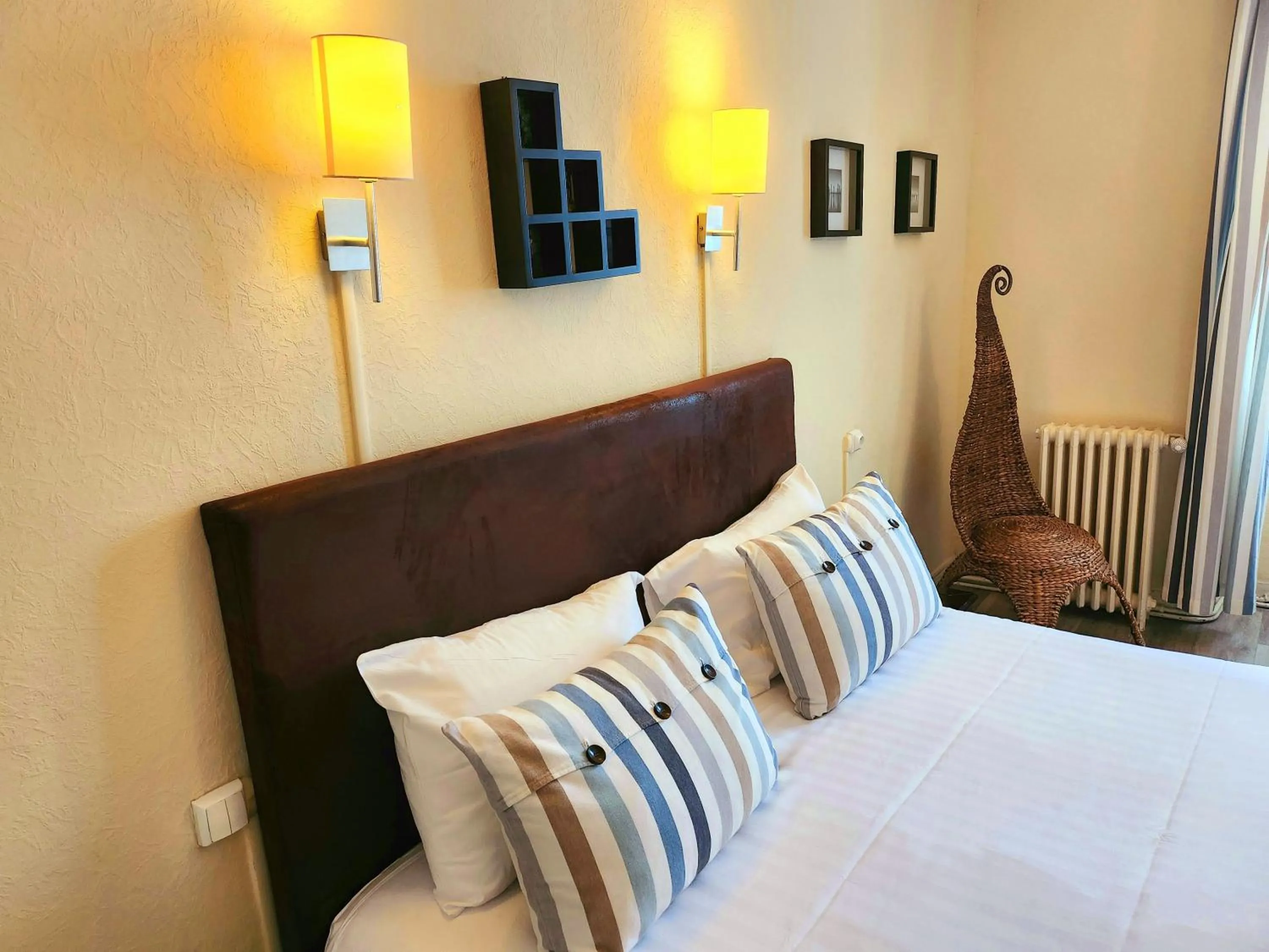 Bed in Logis Hôtel Lafayette Rochefort France