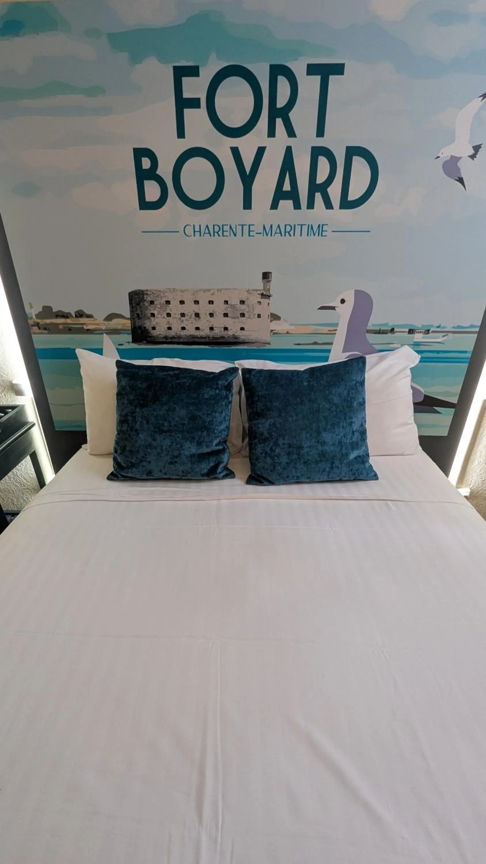 Bedroom, Bed in Logis Hôtel Lafayette Rochefort France