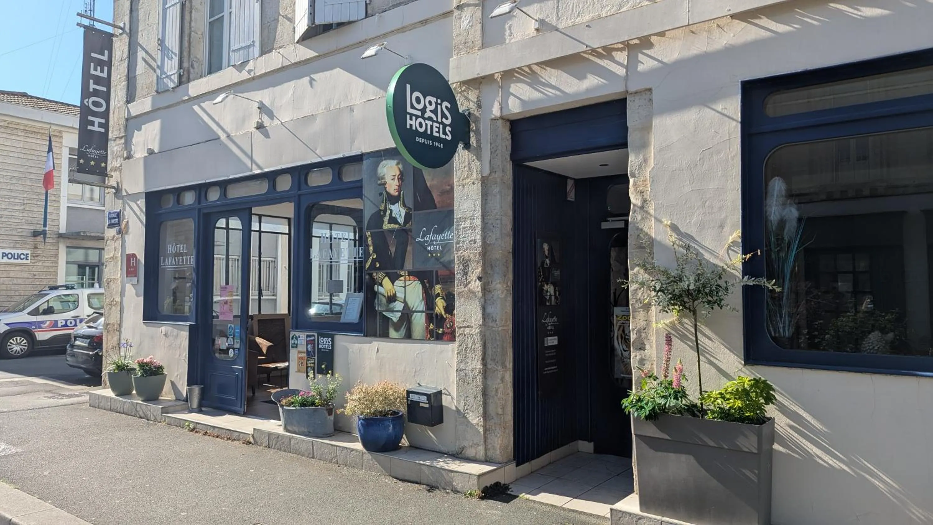 Property building in Logis Hôtel Lafayette Rochefort France