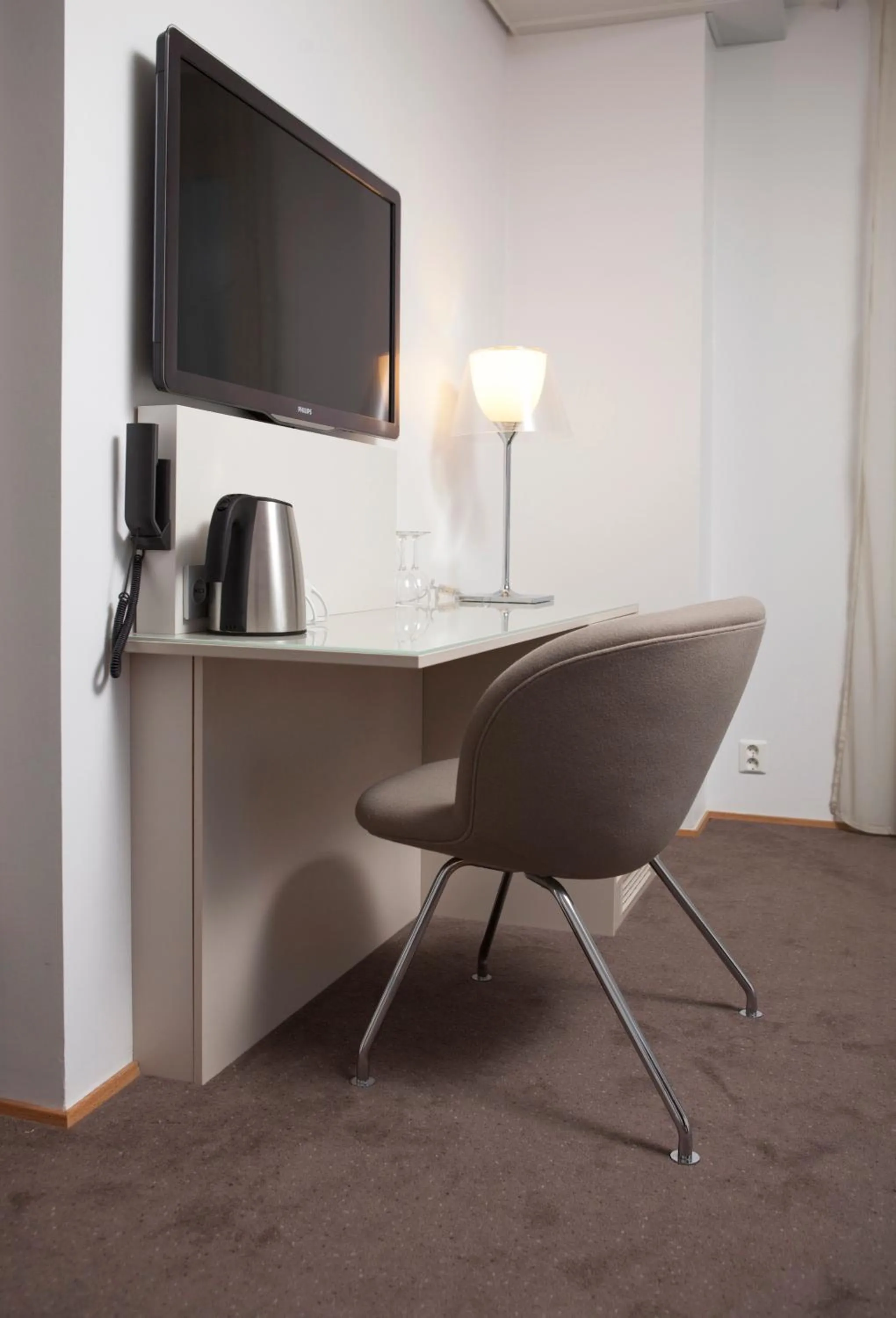 TV and multimedia in Quality Hotel Waterfront