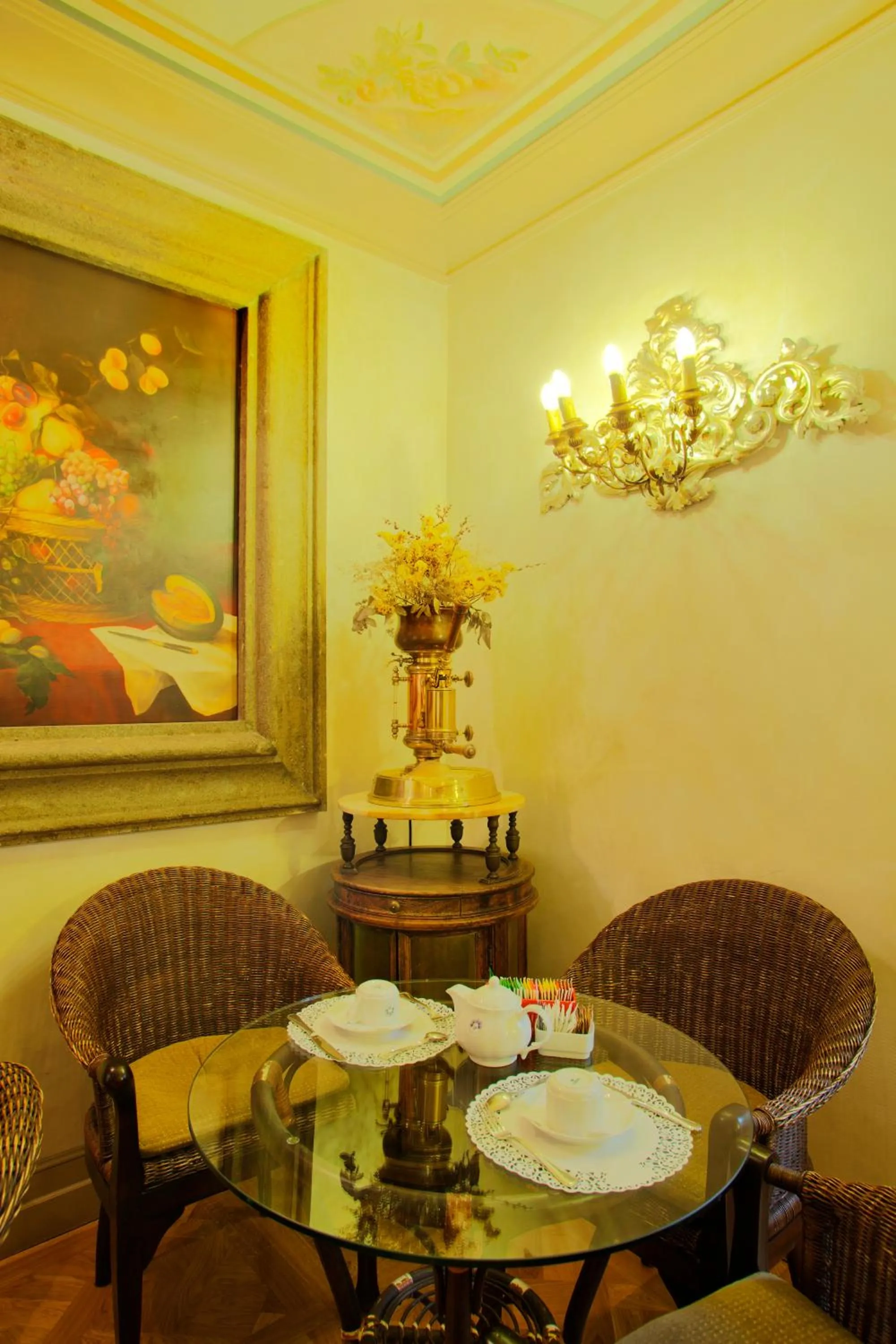 Restaurant/places to eat in Hotel Aventino