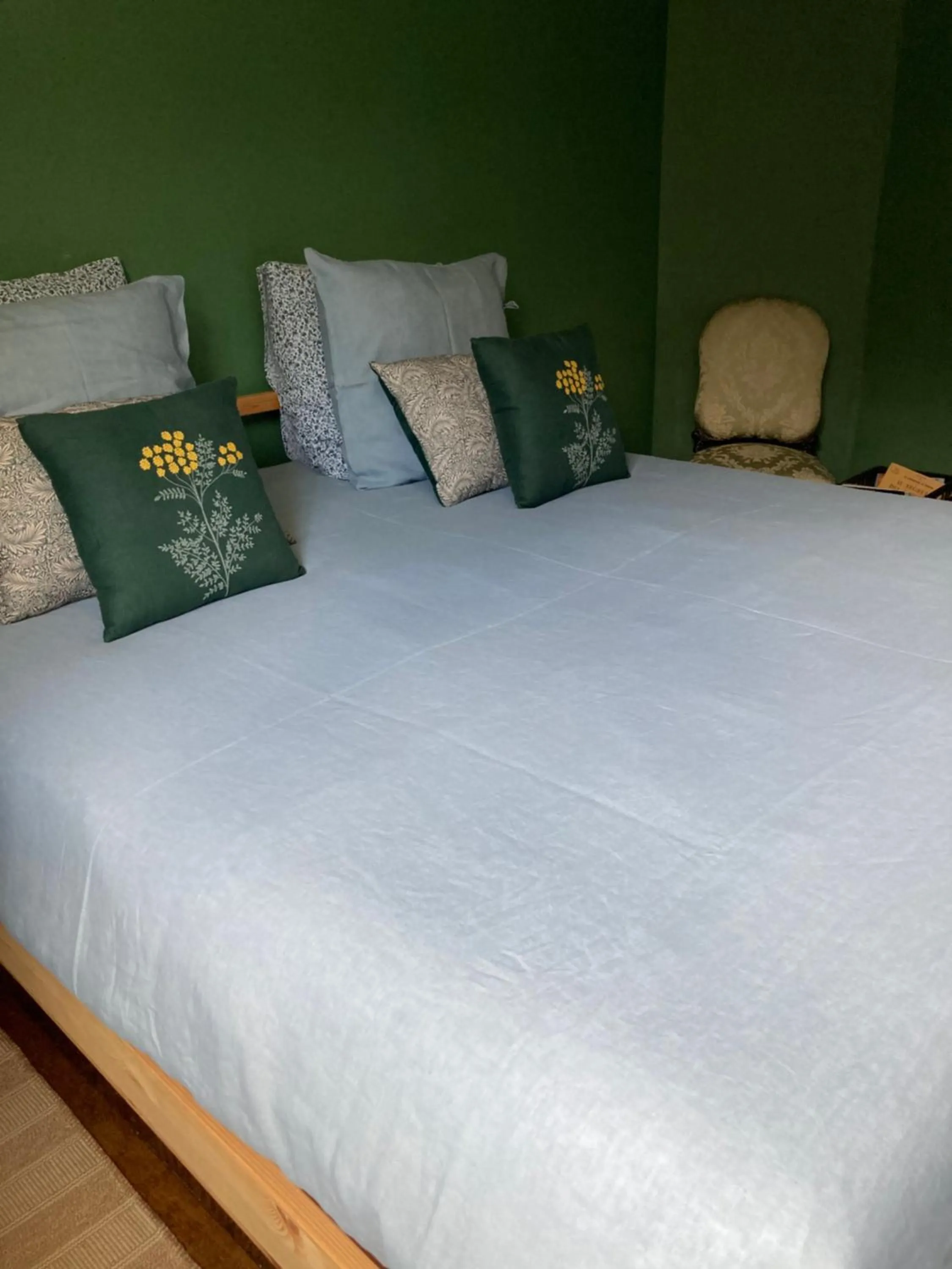 Bed in Le Pigeonnier, maison d'hôtes et Spa