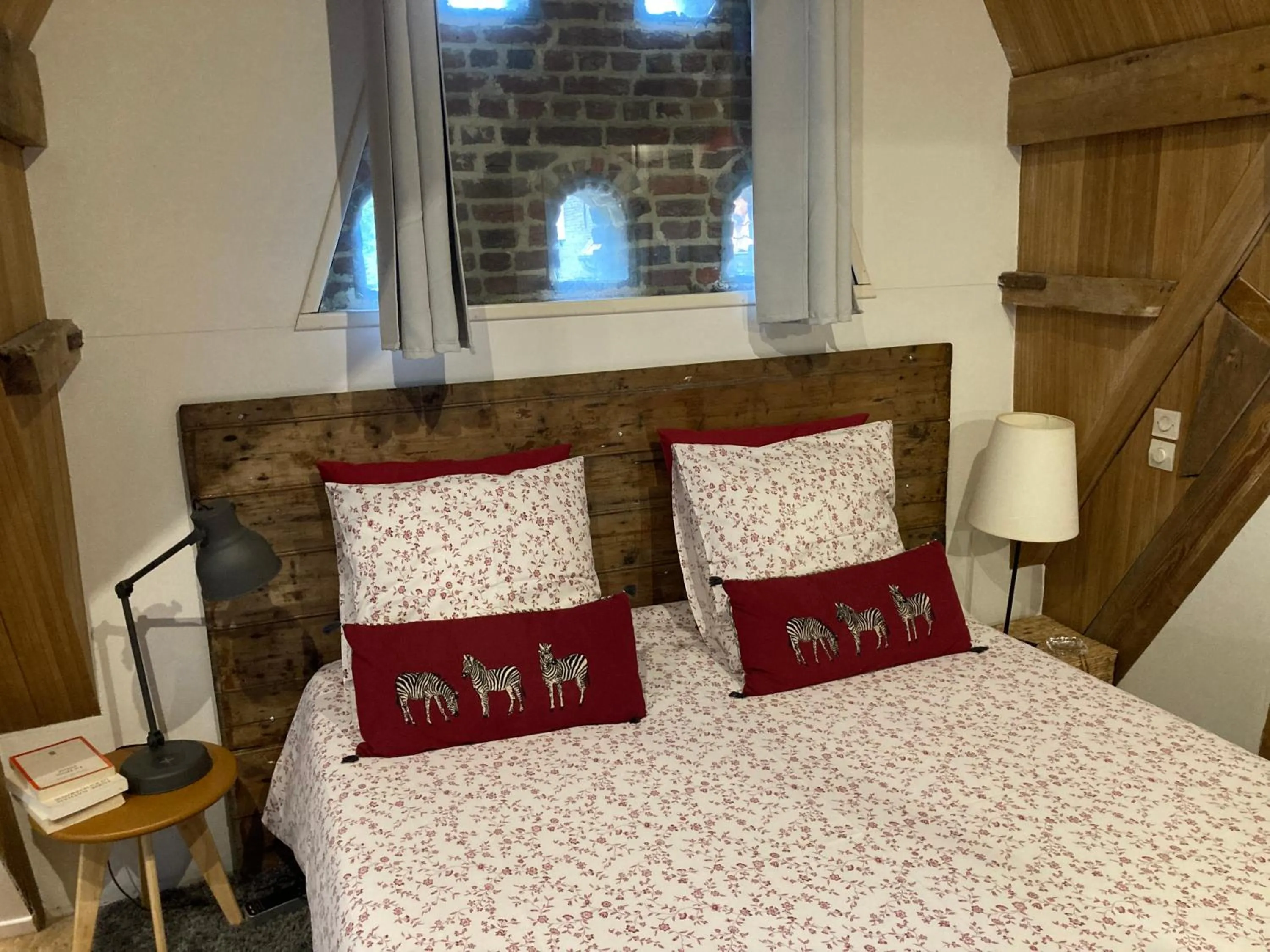 Bed in Le Pigeonnier, maison d'hôtes et Spa