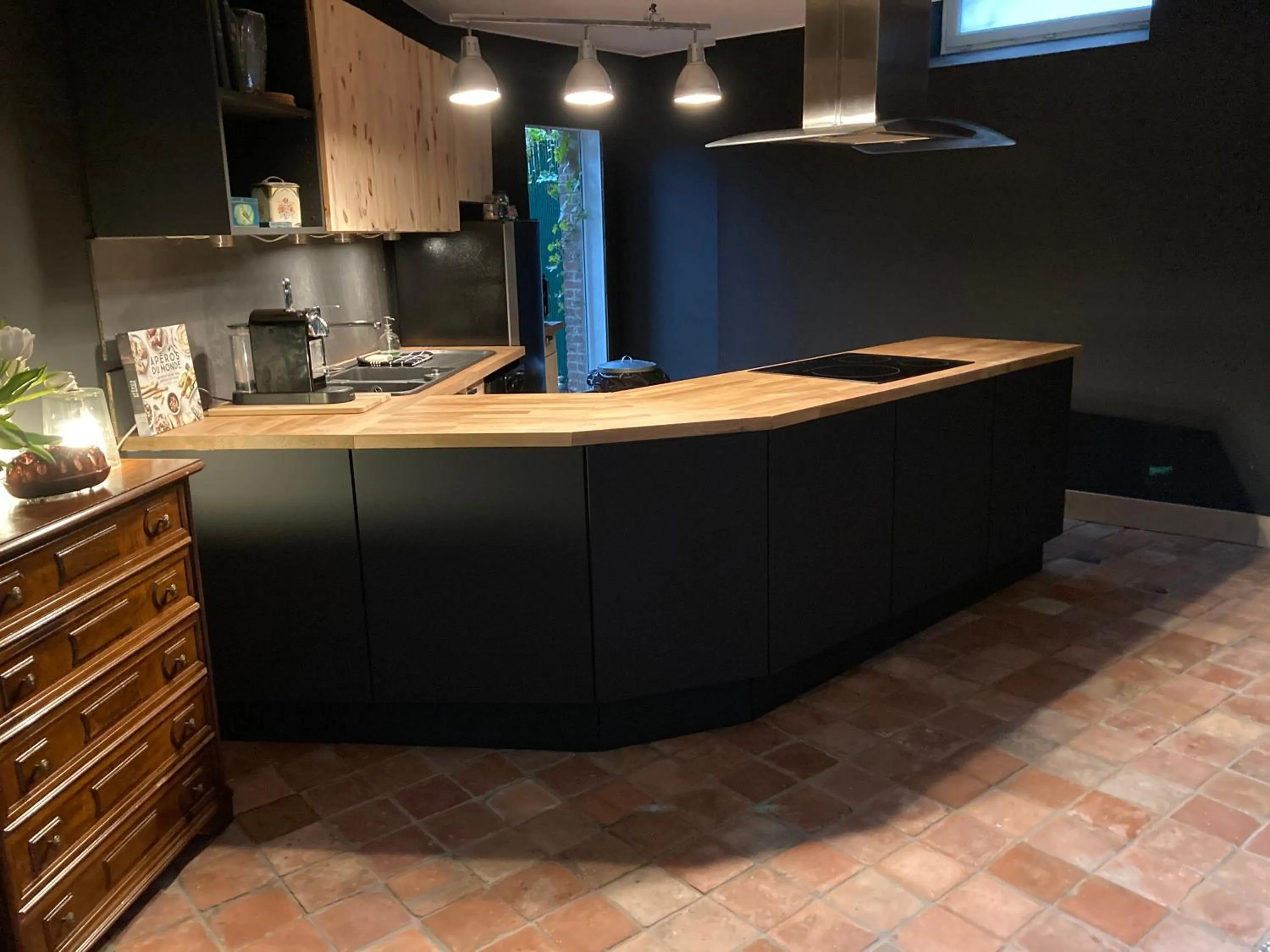 Kitchen or kitchenette in Le Pigeonnier, maison d'hôtes et Spa