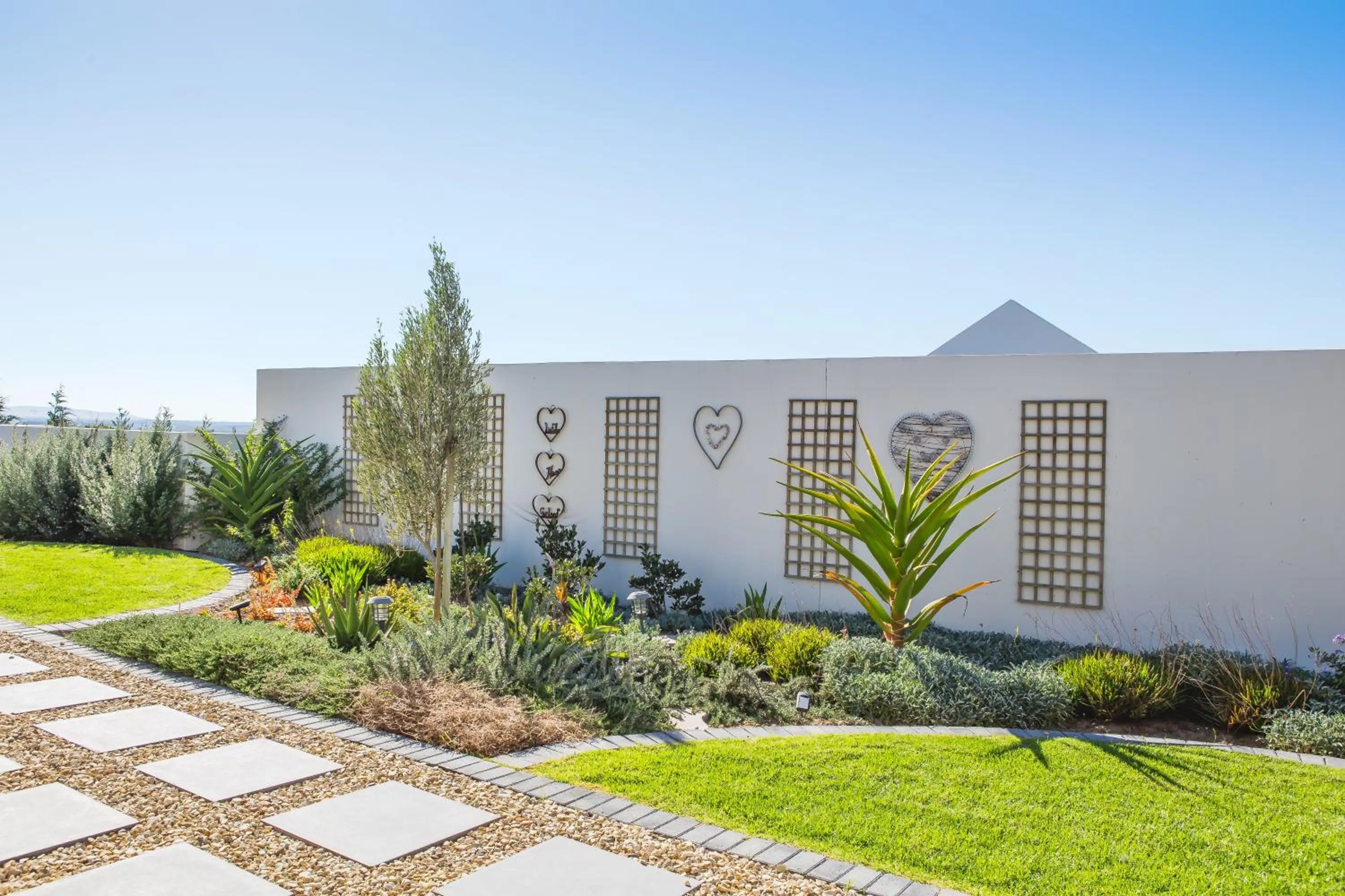 Garden in Three Feathers Cottages