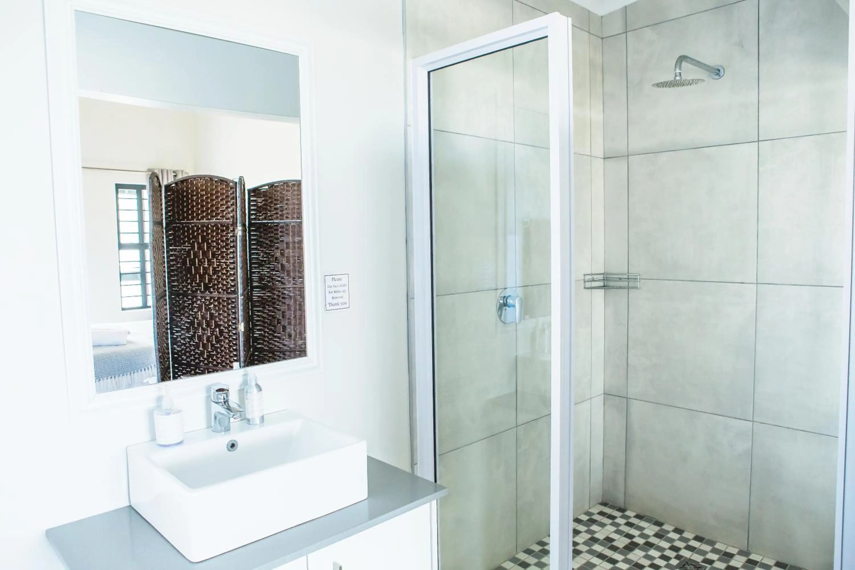 Shower in Three Feathers Cottages